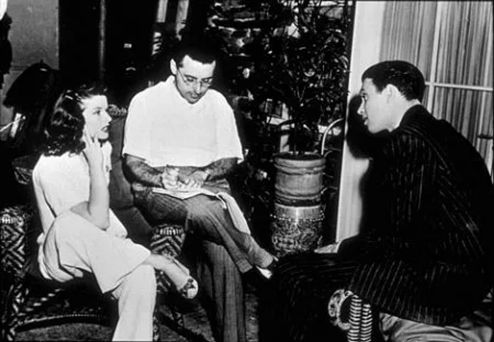 722-1000 Katharine Hepburn, Dir. George Cukor, James Stewart on the set of "The Philadelphia Story" 1940 MGM