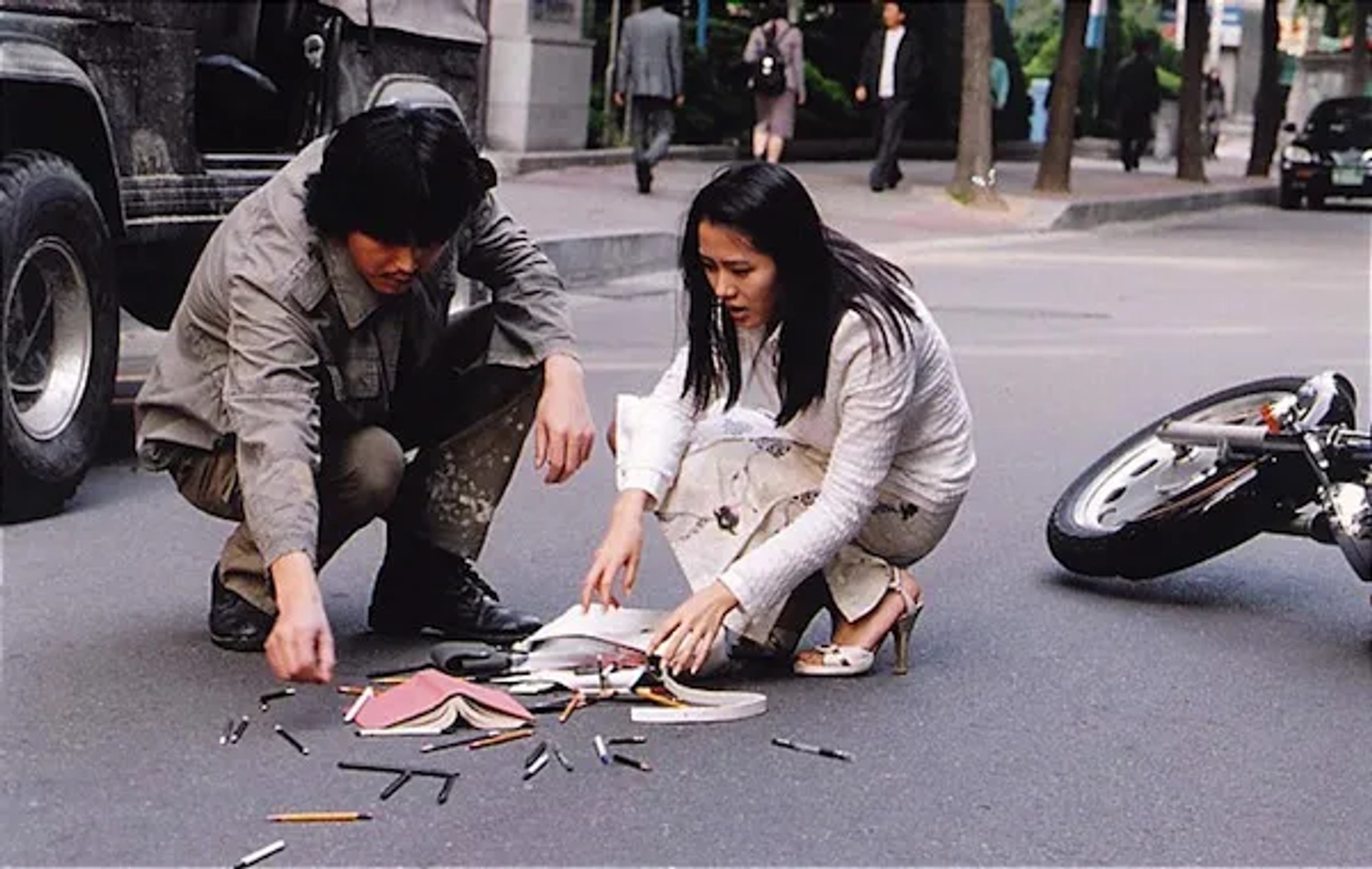 Jung Woo-sung and Son Ye-jin in A Moment to Remember (2004)