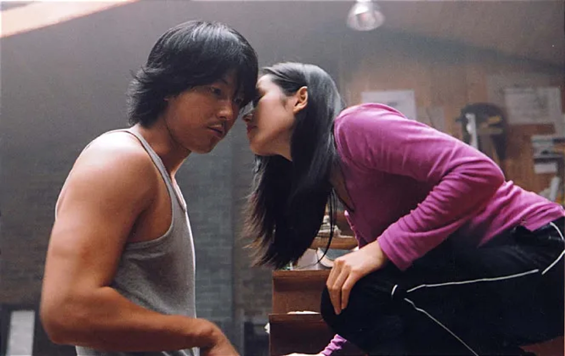 Jung Woo-sung and Son Ye-jin in A Moment to Remember (2004)