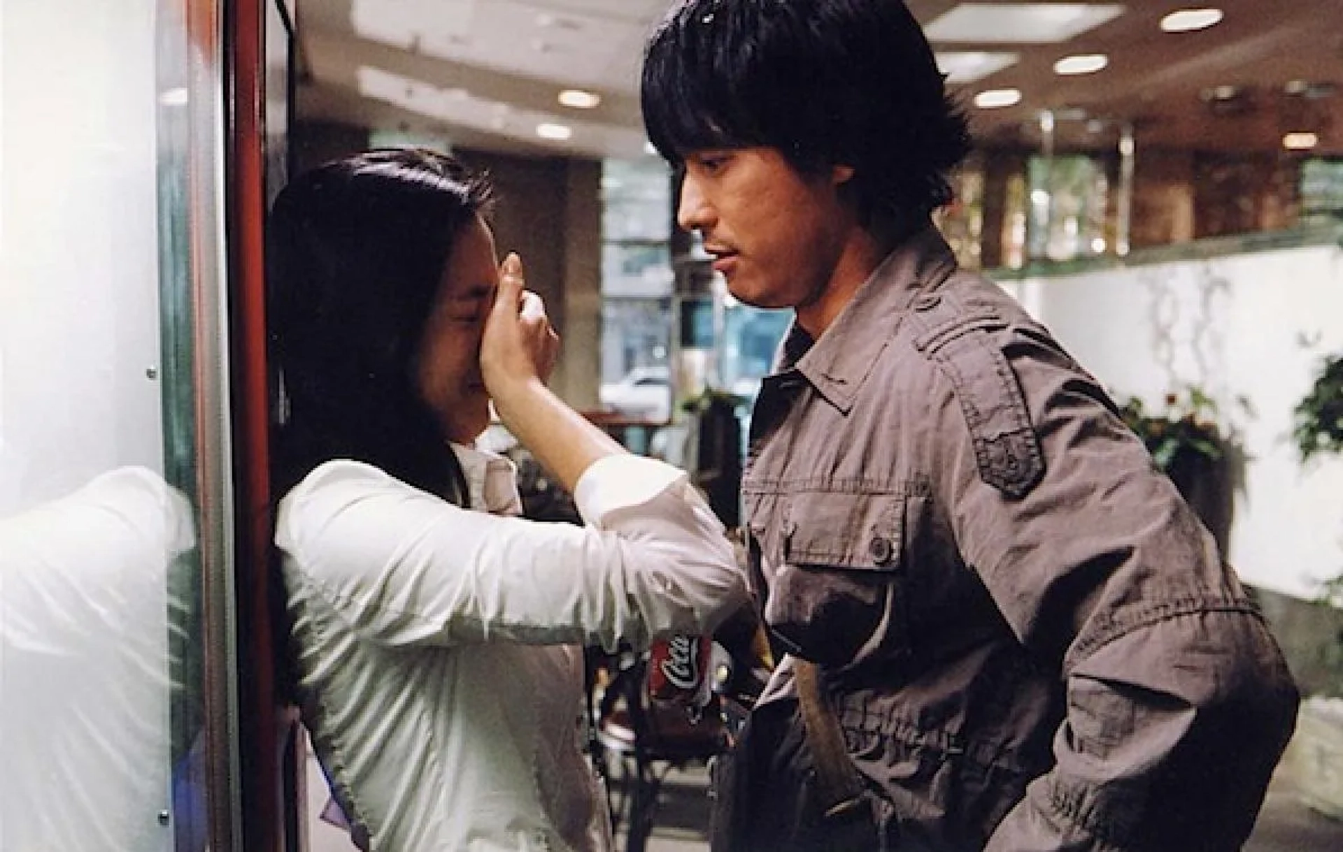 Jung Woo-sung and Son Ye-jin in A Moment to Remember (2004)