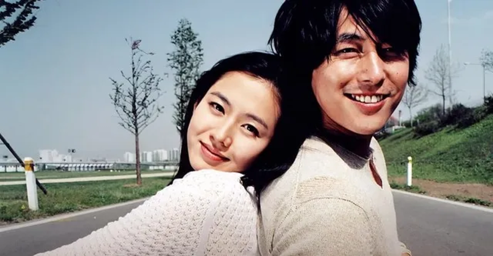 Jung Woo-sung and Son Ye-jin in A Moment to Remember (2004)