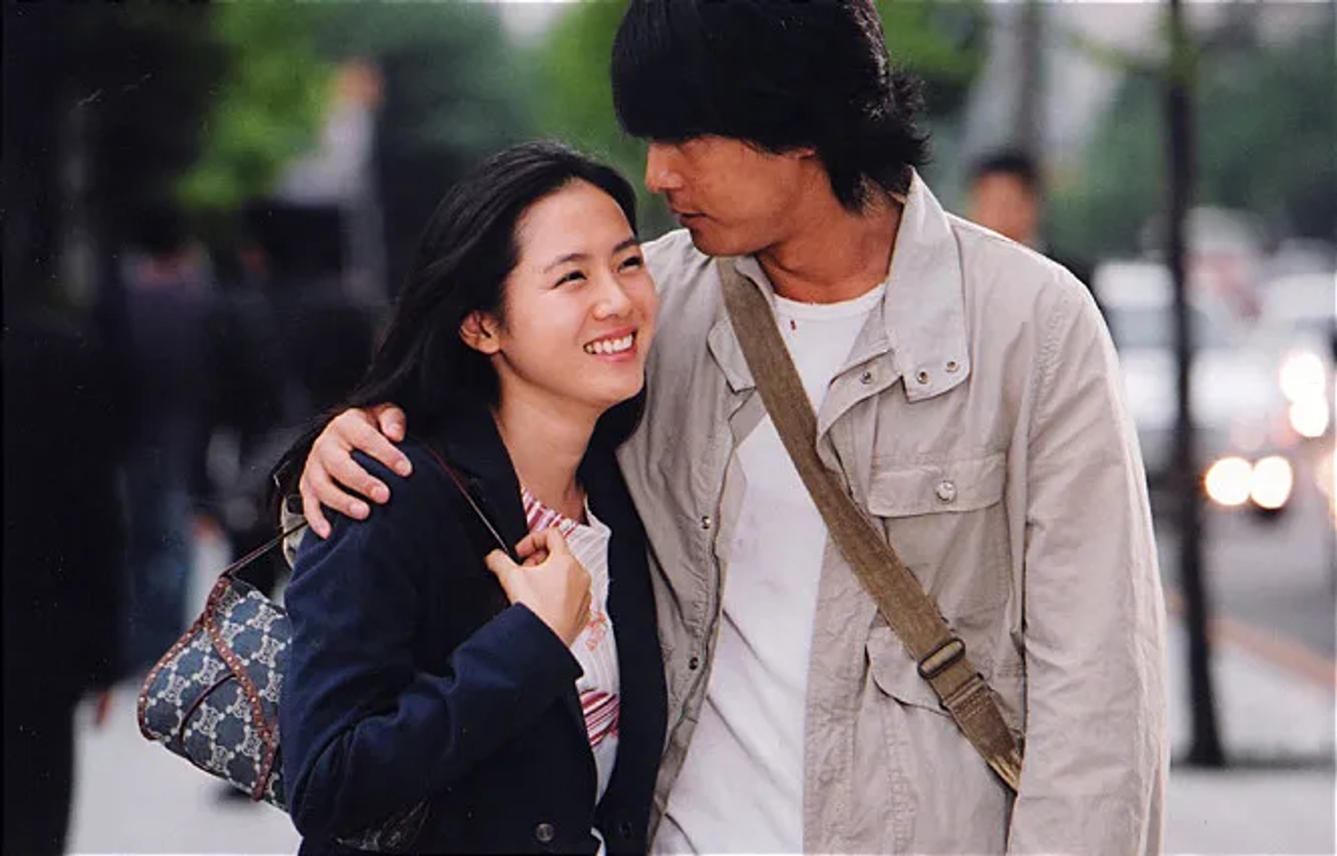 Jung Woo-sung and Son Ye-jin in A Moment to Remember (2004)