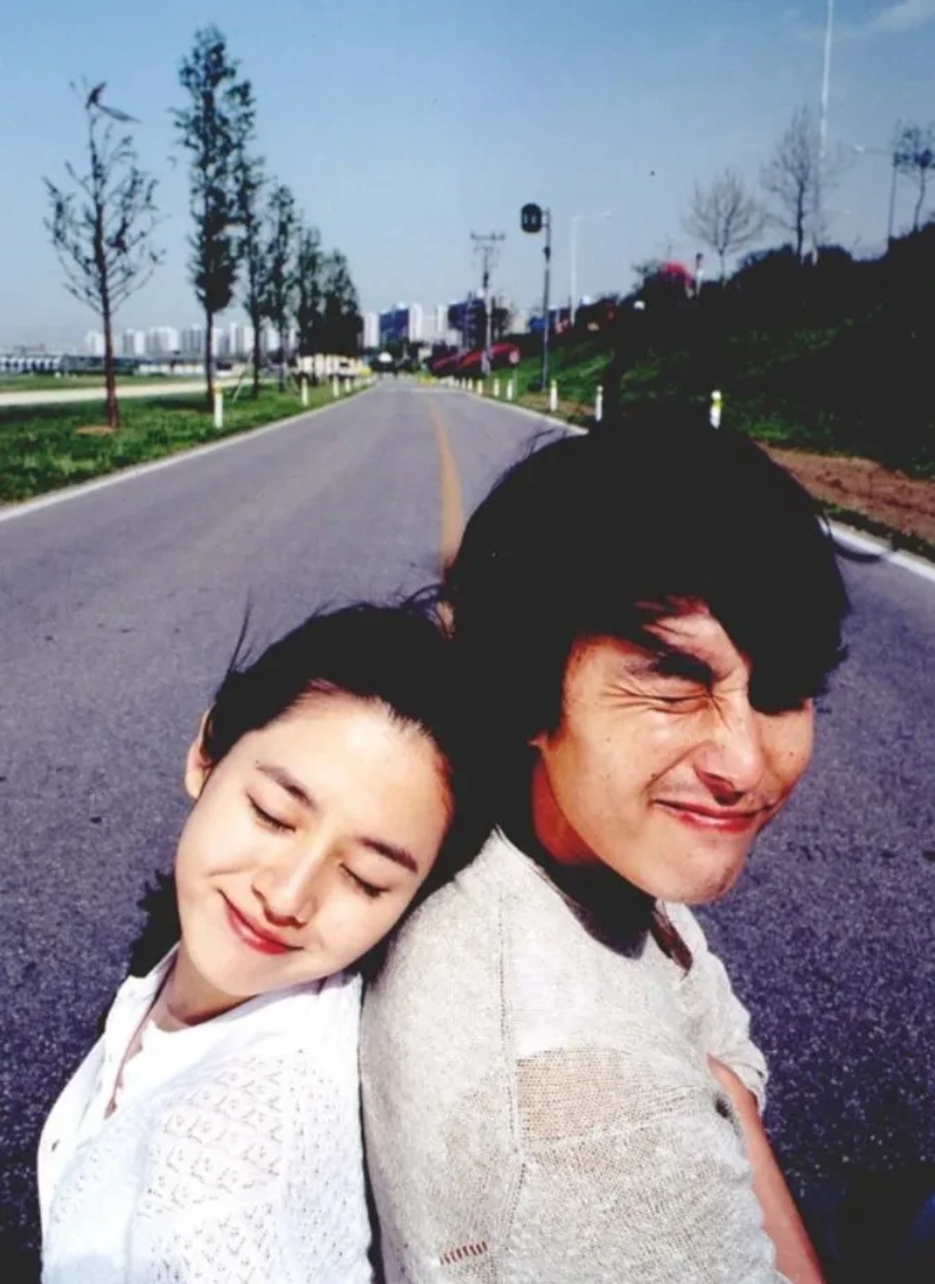 Jung Woo-sung and Son Ye-jin in A Moment to Remember (2004)