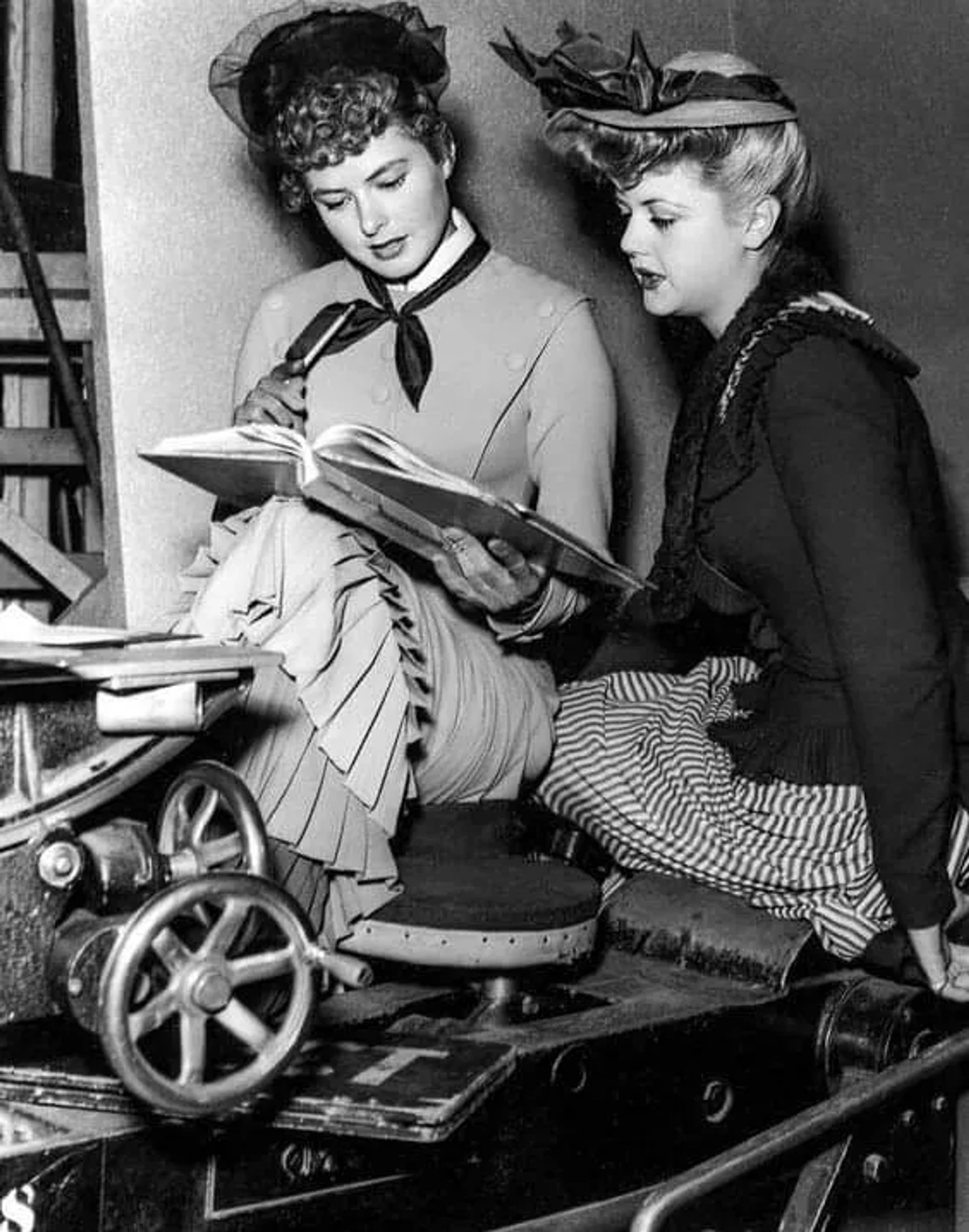 Ingrid Bergman and Angela Lansbury in Gaslight (1944)