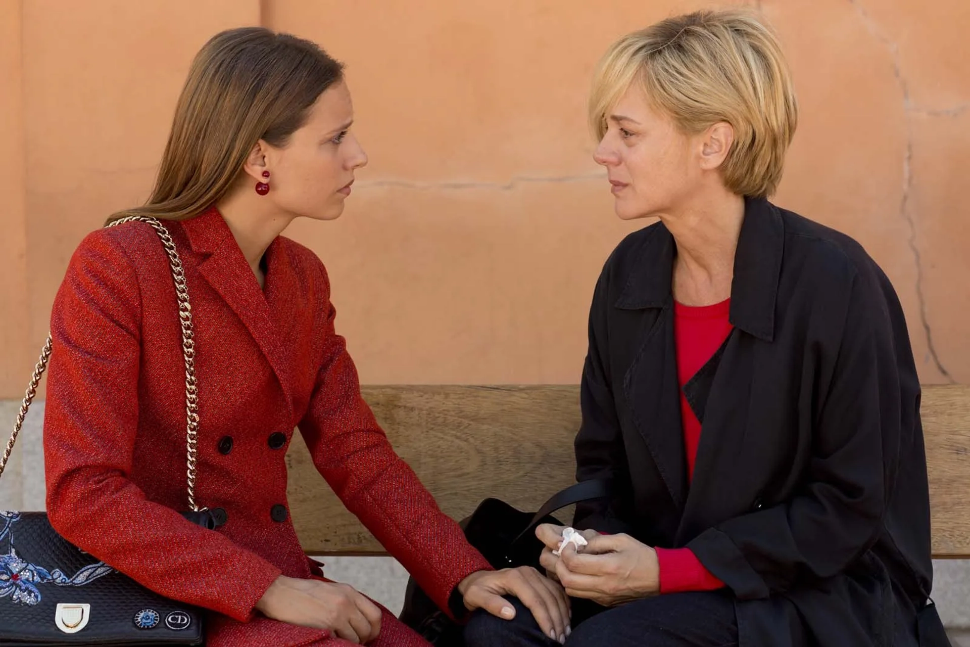 Emma Suárez and Michelle Jenner in Julieta (2016)