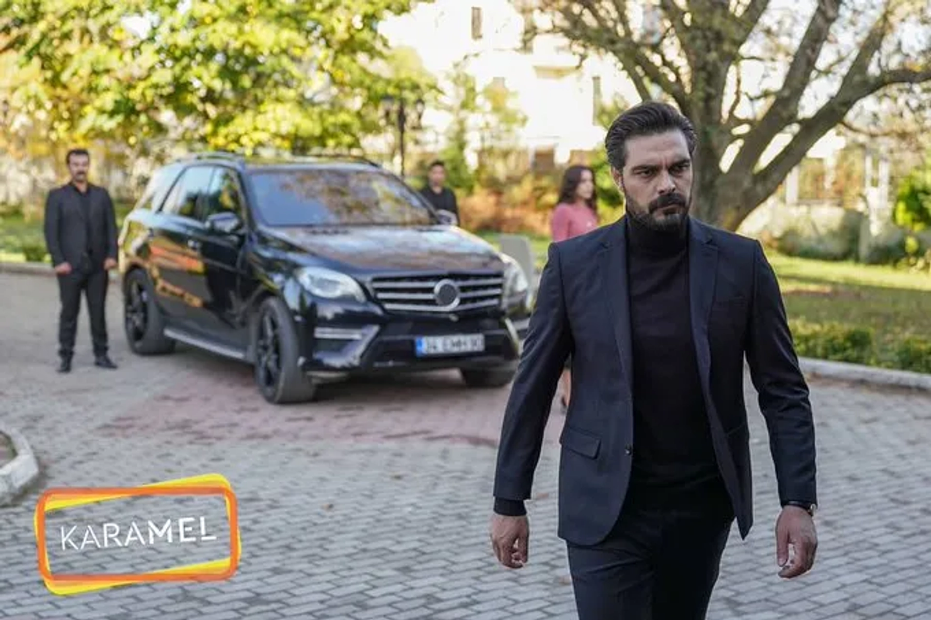 Sila Turkoglu and Halil Ibrahim Ceyhan in Emanet (2020)