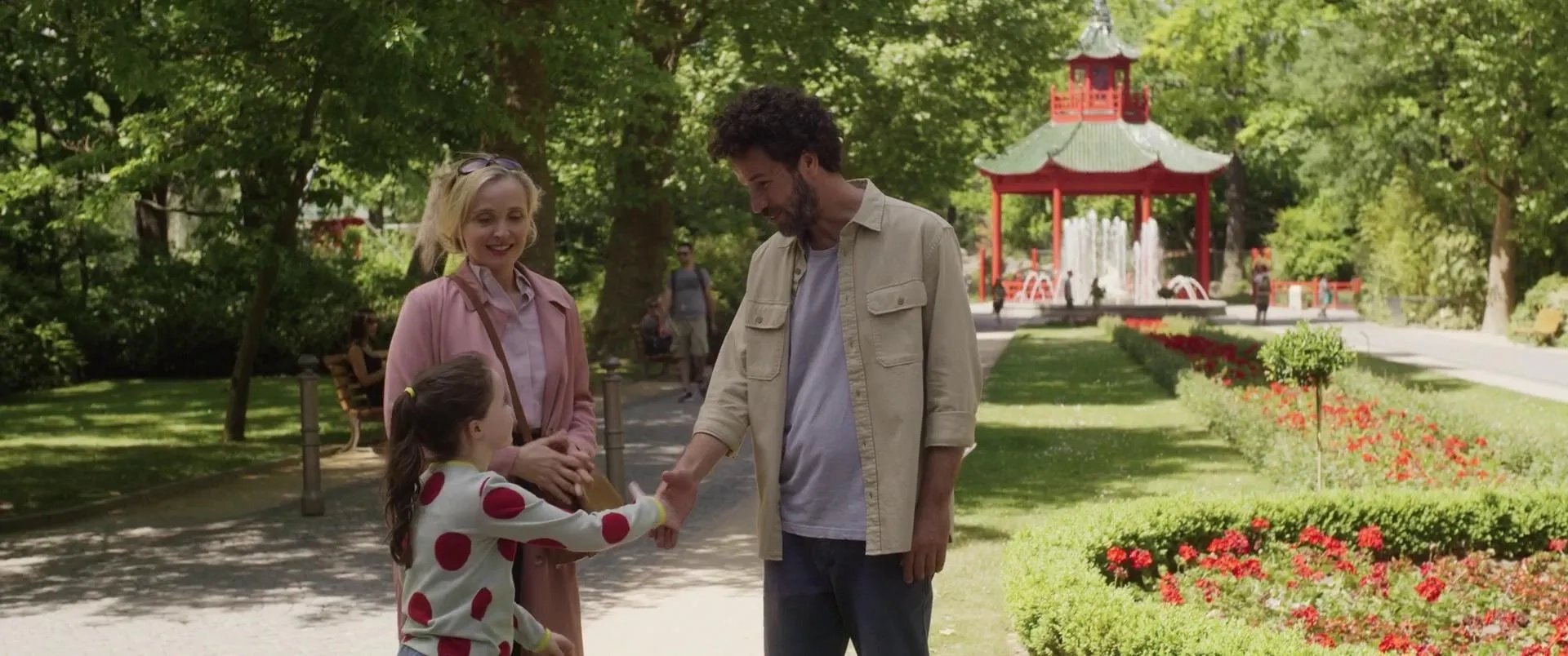 Julie Delpy, Saleh Bakri, and Sophia Ally in My Zoe (2019)