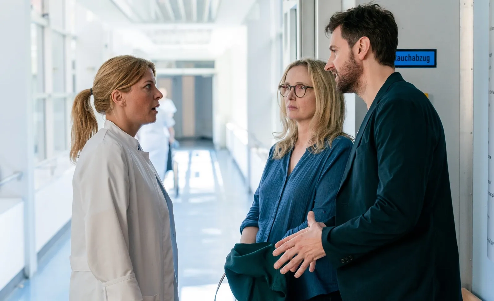 Julie Delpy, Richard Armitage, and Jördis Triebel in My Zoe (2019)