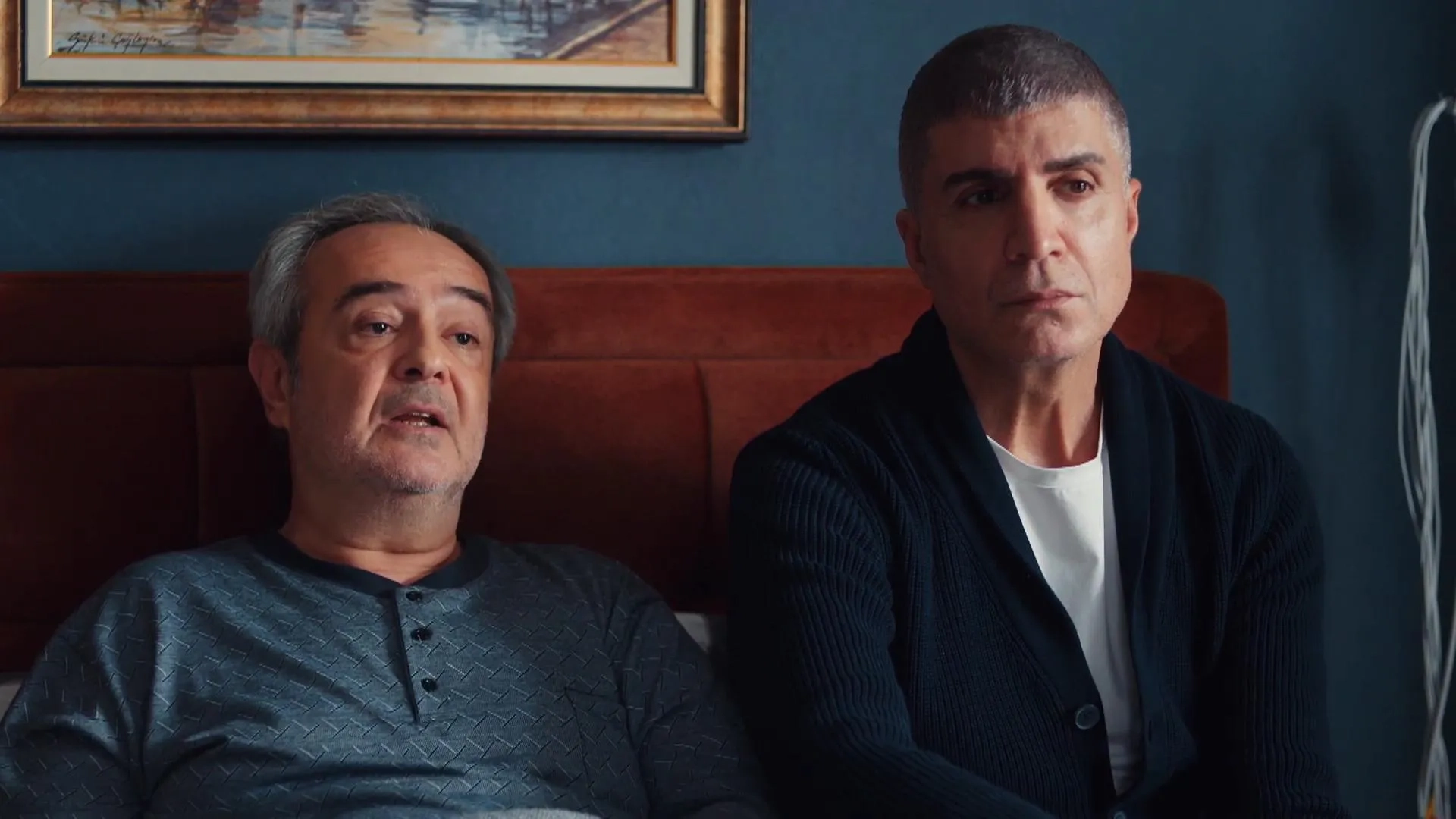 Özcan Deniz and Serif Erol in Kizil Goncalar (2023)