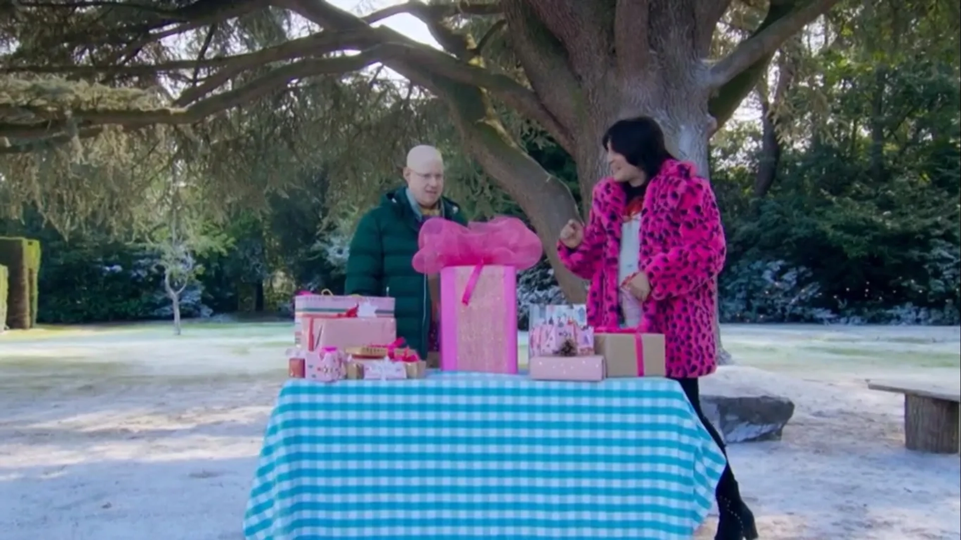 Noel Fielding and Matt Lucas in The Great British Baking Show: The Great Christmas Bake Off (2021)