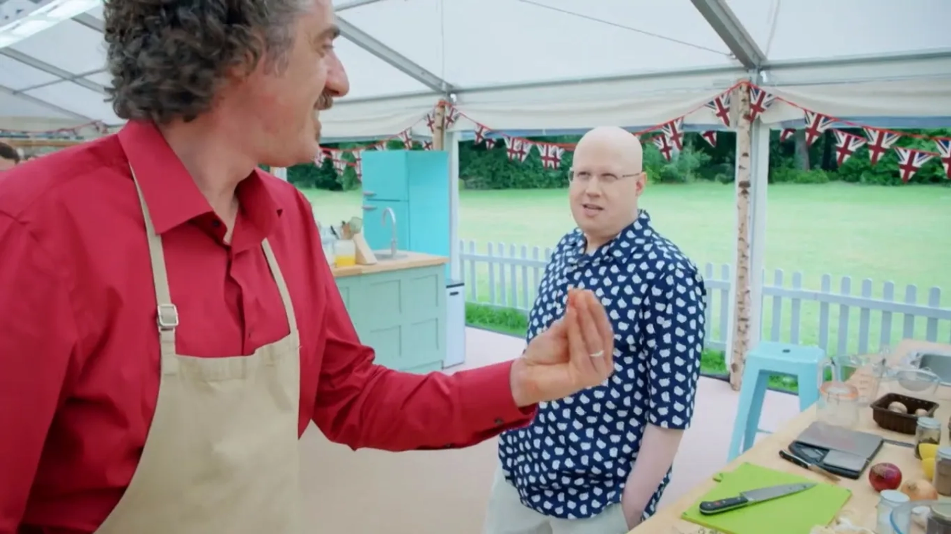 Matt Lucas and Giuseppe Dell'Anno in The Great British Baking Show: Free-From Week (2021)