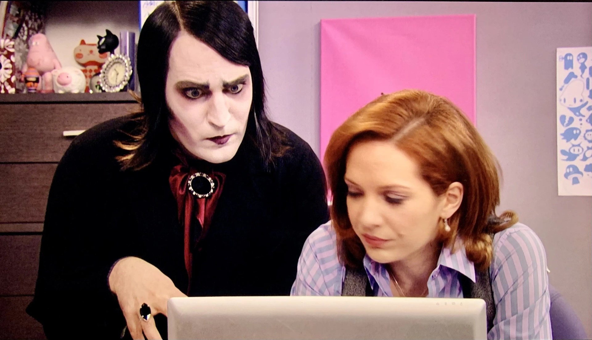 Noel Fielding and Katherine Parkinson in The IT Crowd (2006)