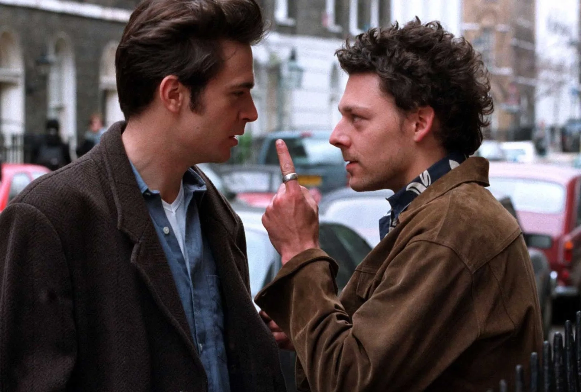 Richard Coyle and Jack Davenport in Coupling (2000)