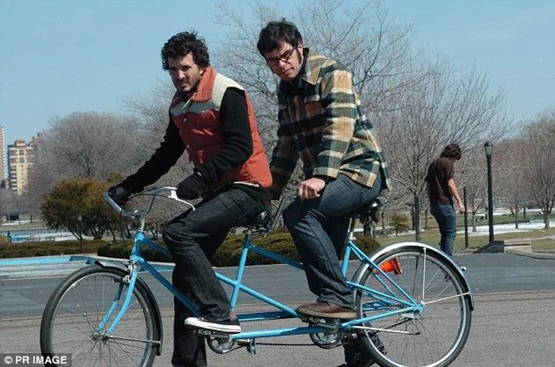 Bret McKenzie and Jemaine Clement in Flight of the Conchords (2007)