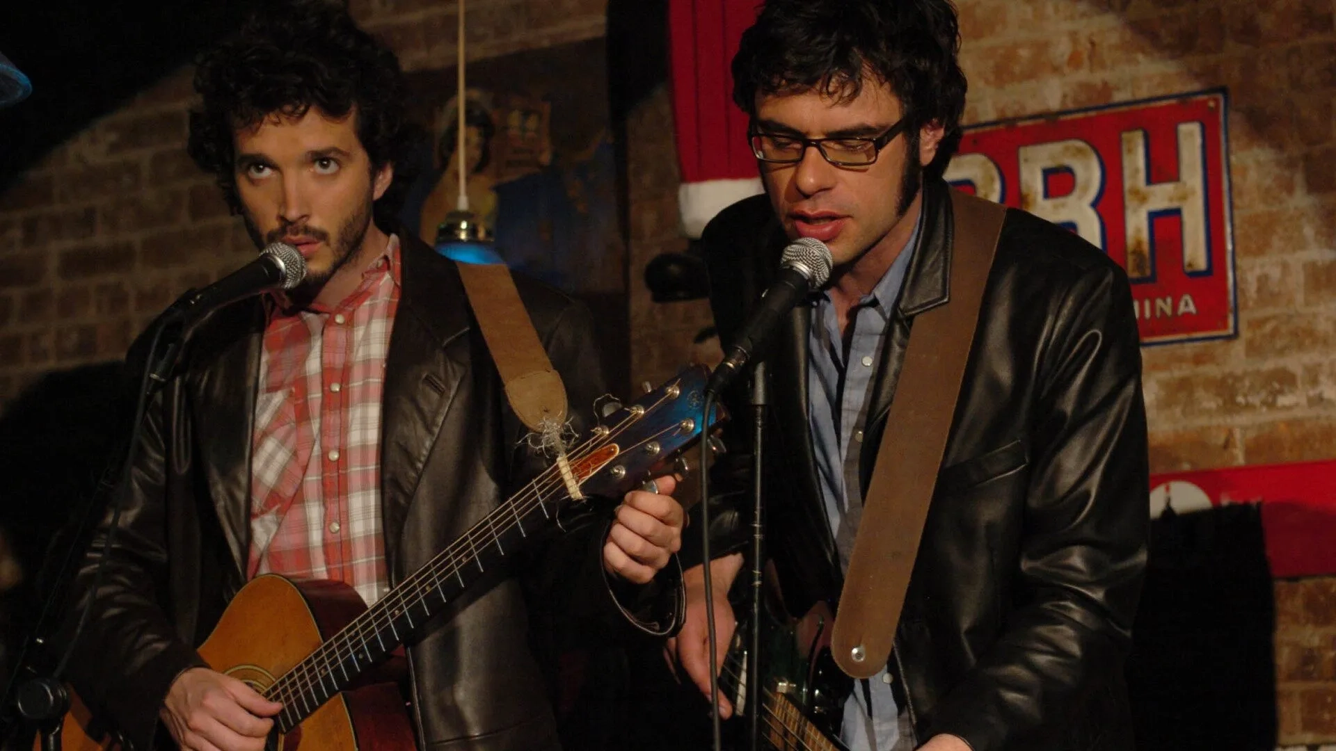 Bret McKenzie and Jemaine Clement in Flight of the Conchords (2007)