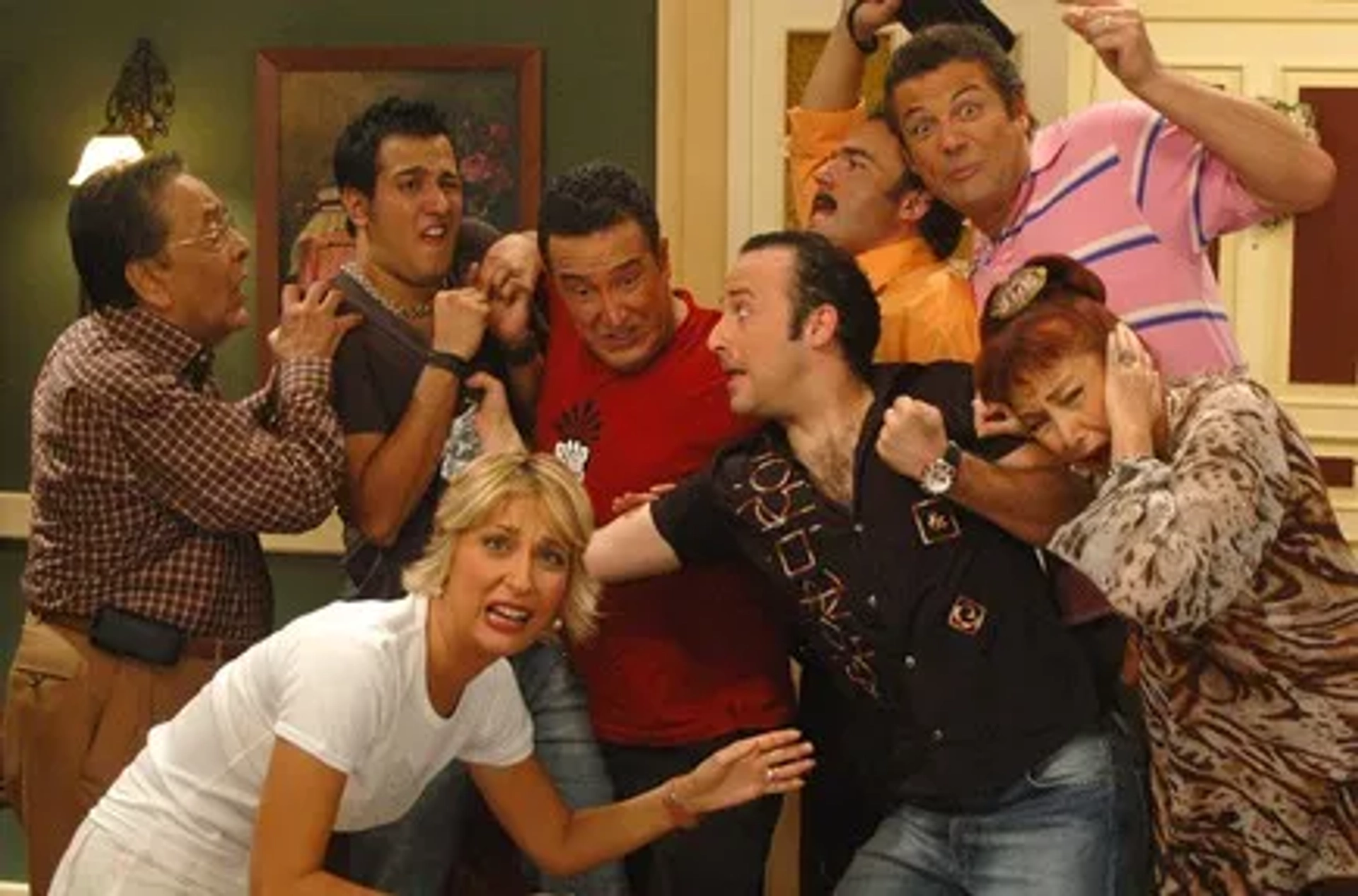 Hümeyra, Gazanfer Özcan, Engin Günaydin, Gülse Birsel, Levent Üzümcü, Sarp Apak, and Vural Çelik in Avrupa Yakasi (2004)