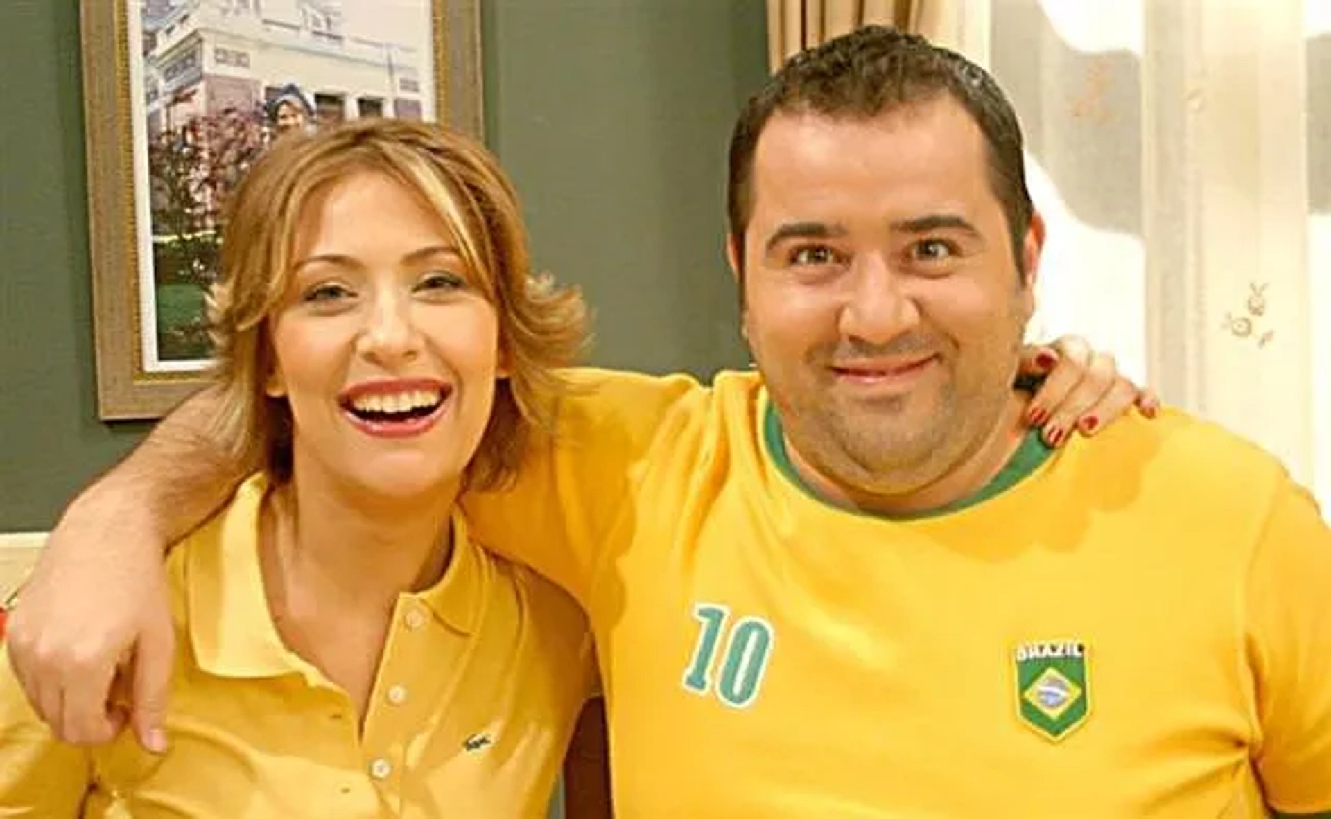 Ata Demirer and Gülse Birsel in Avrupa Yakasi (2004)