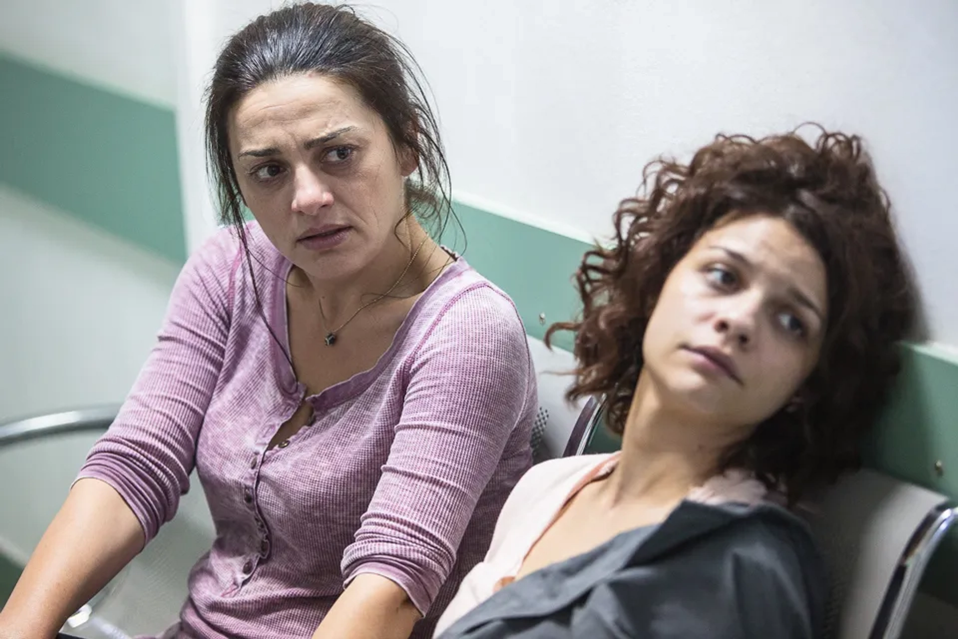 Madalina Craiu and Maria Obretin in Umbre (2014)