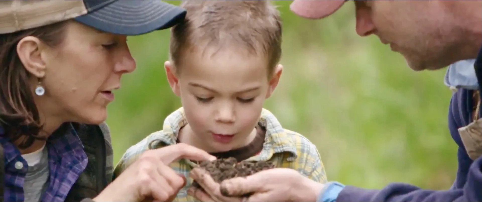 Molly Chester, Beauden Chester, and John Chester in The Biggest Little Farm (2018)