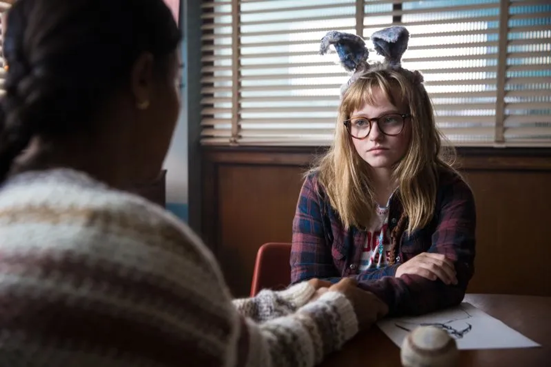 Zoe Saldana and Madison Wolfe in I Kill Giants (2017)