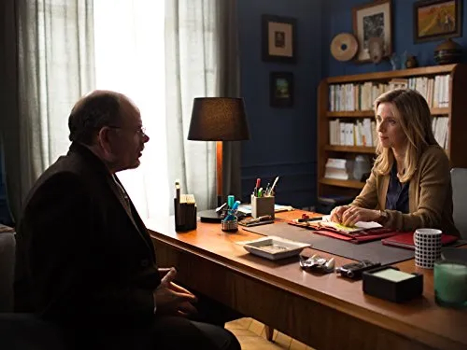 Jean-Pierre Darroussin and Léa Drucker in The Bureau (2015)