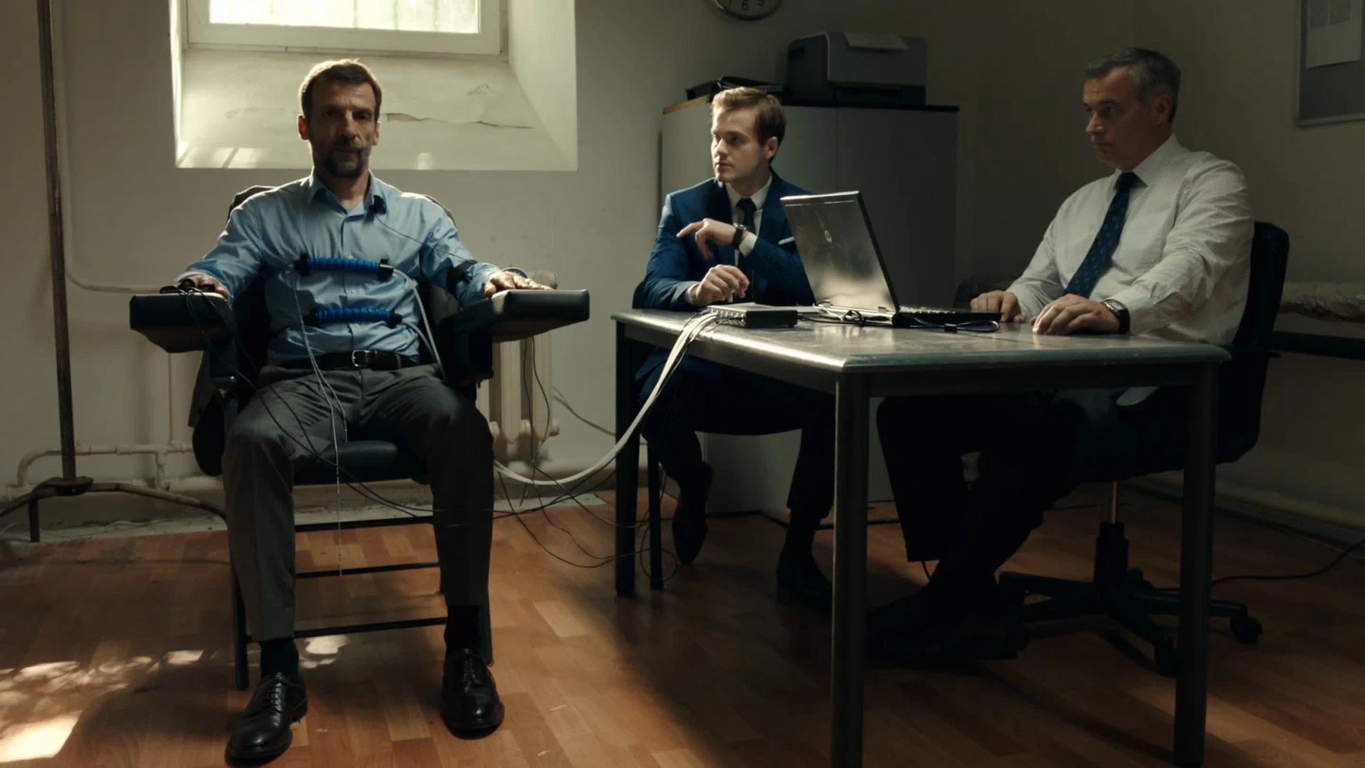 Still of Anatolii Panchenko and Mathieu Kassovitz in The Bureau