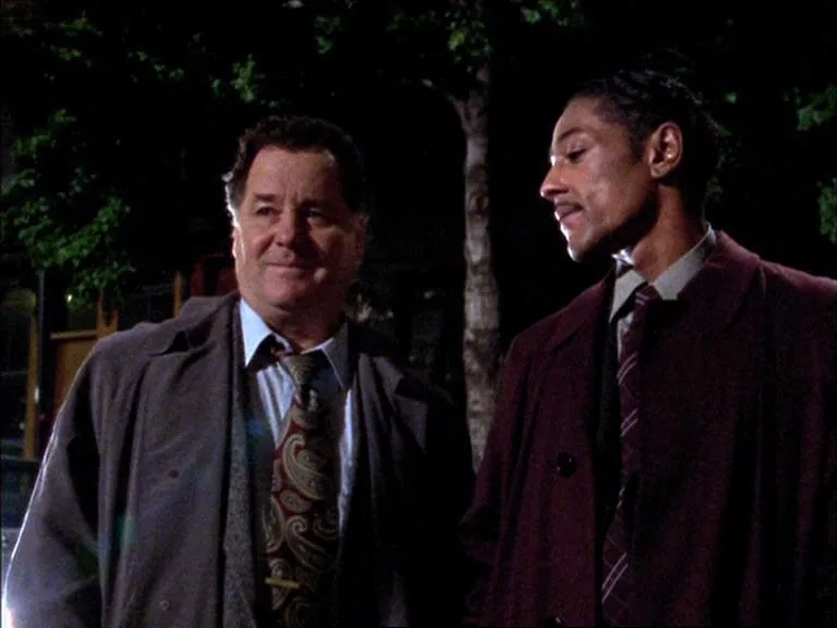 Giancarlo Esposito and Peter Gerety in Homicide: Life on the Street (1993)