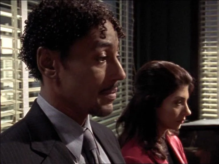 Giancarlo Esposito and Callie Thorne in Homicide: Life on the Street (1993)