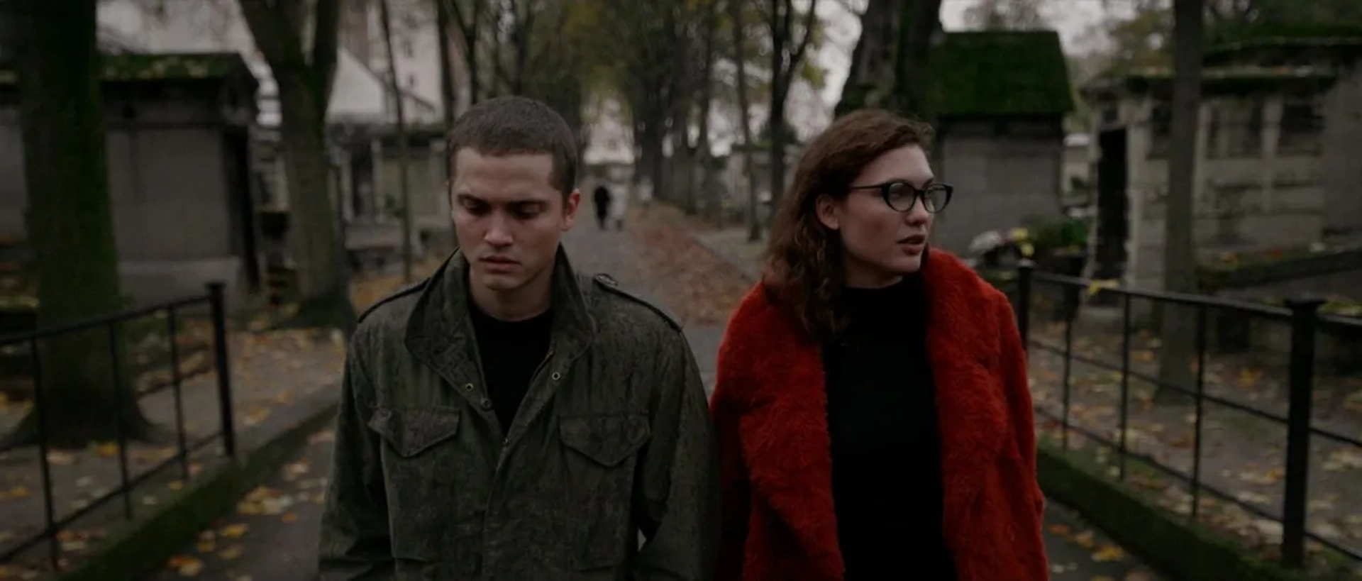 Karl Glusman and Aomi Muyock in Love (2015)