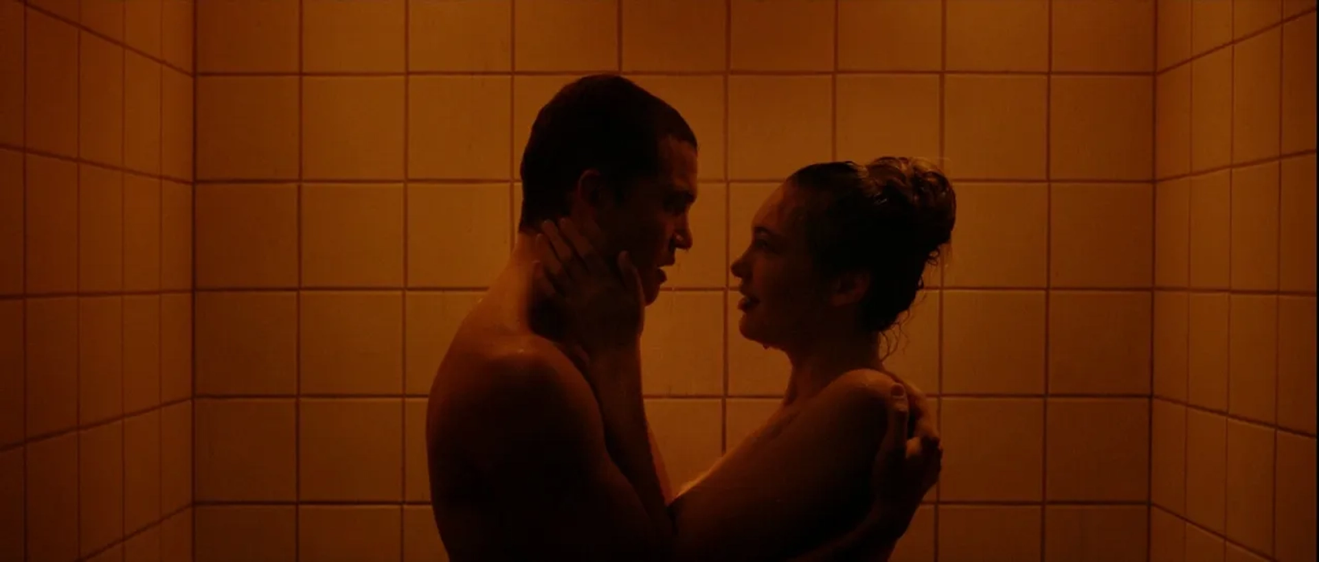 Karl Glusman and Aomi Muyock in Love (2015)