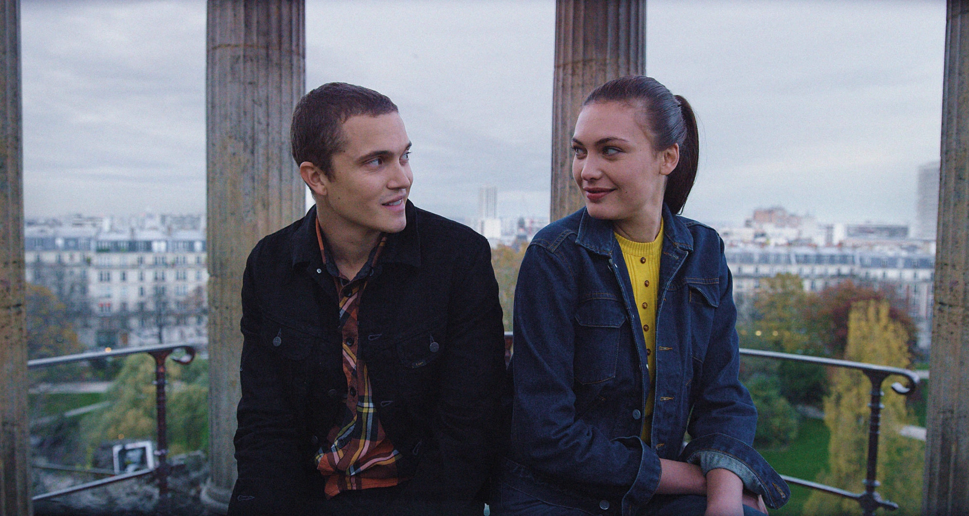 Karl Glusman and Aomi Muyock in Love (2015)