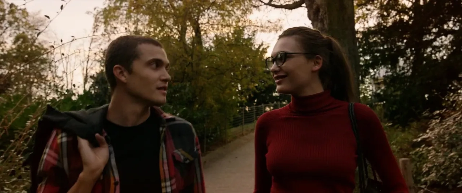 Karl Glusman and Aomi Muyock in Love (2015)