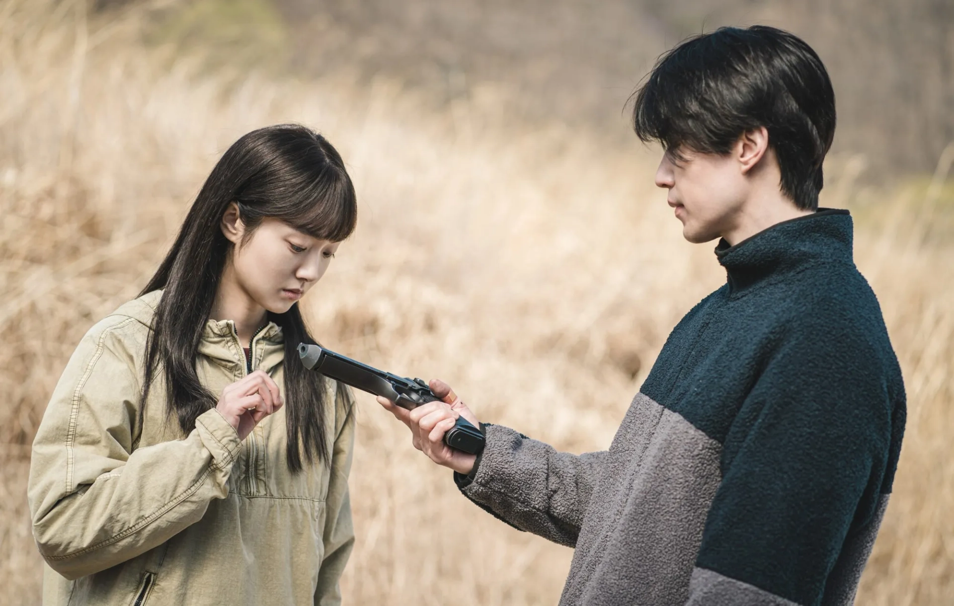 Lee Dong-wook and Kim Hye-jun in A Shop for Killers (2024)