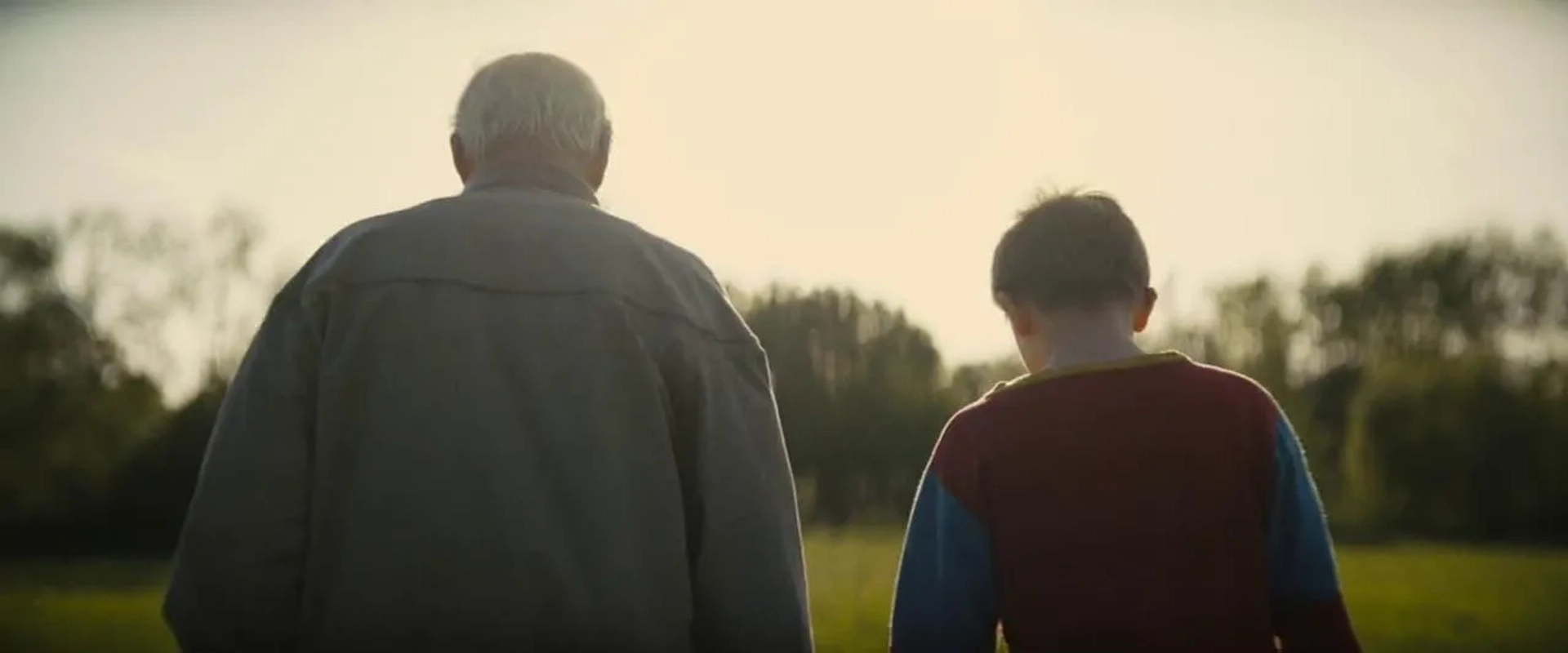 Ian McElhinney and Austin Haynes in The Boys in the Boat (2023)