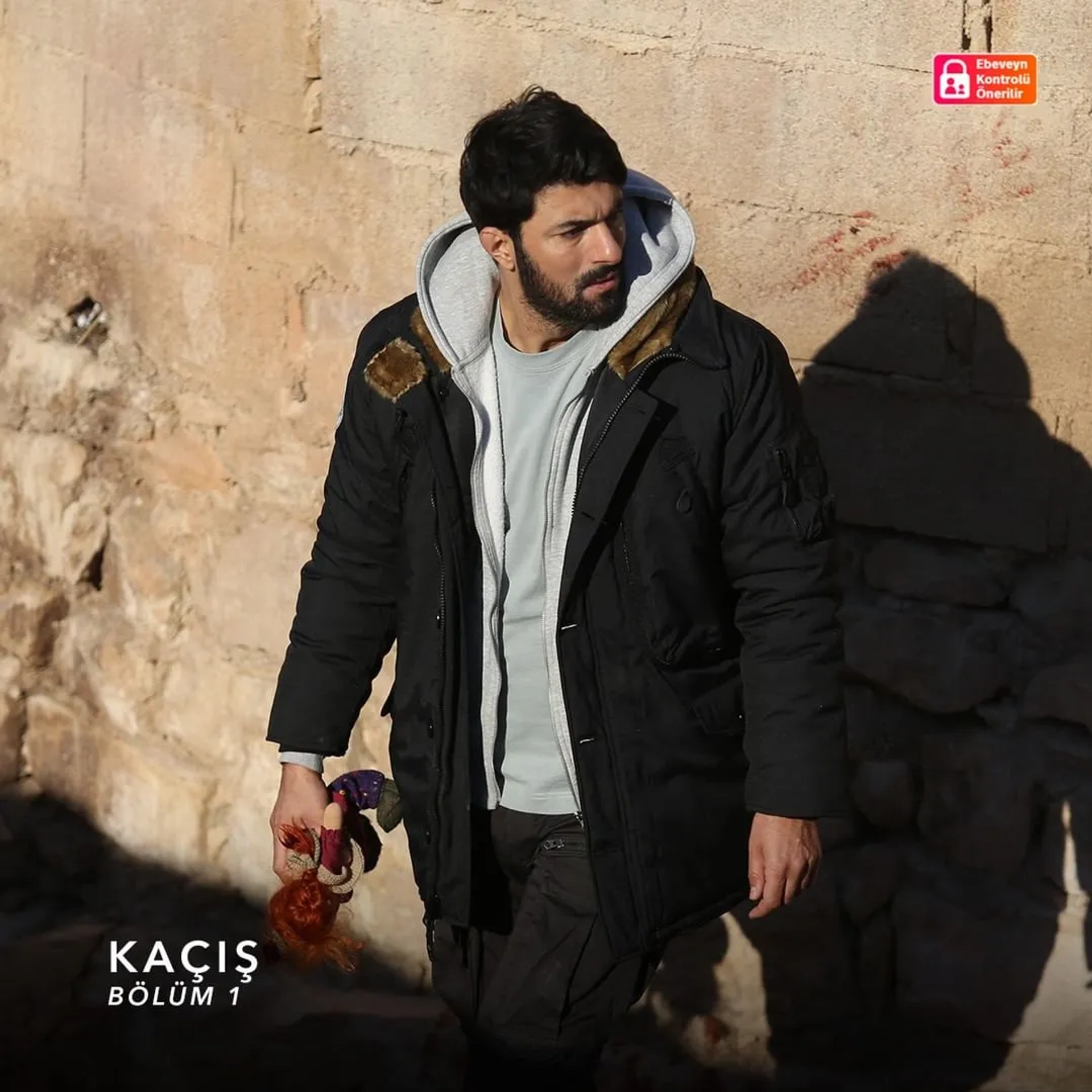 Engin Akyürek in Runaway (2022)