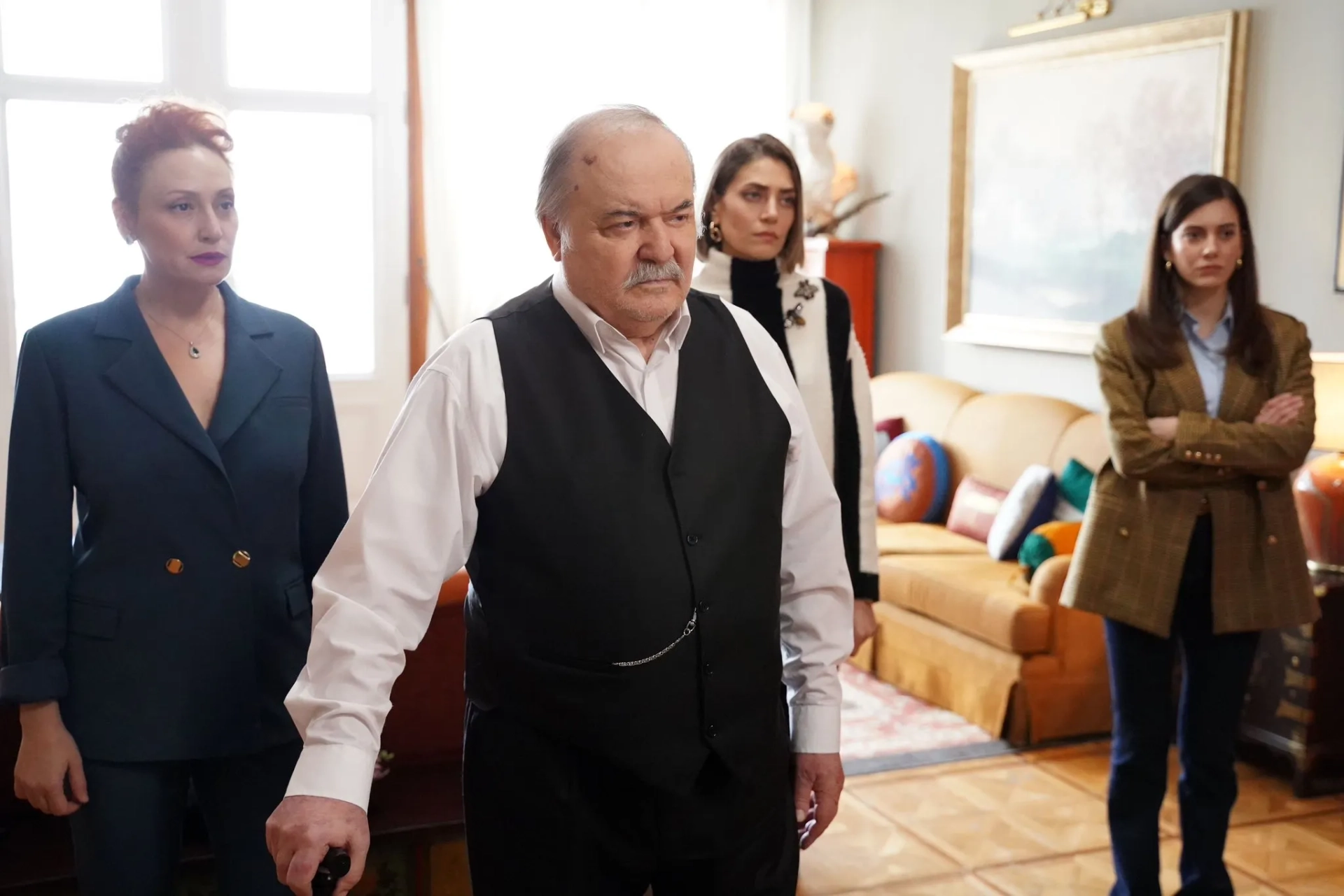 Çetin Tekindor, Gülçin Santircioglu, Öznur Serçeler, and Beril Pozam in Golden Boy (2022)