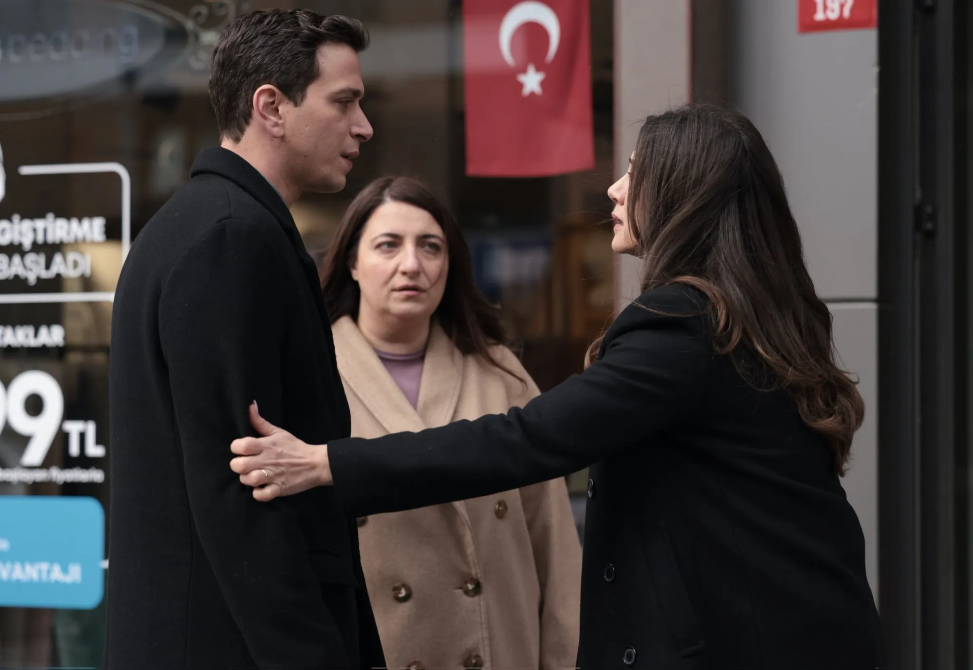 Gökçe Bahadir, Selahattin Pasali, and Gulcin Kultur Sahin in Ömer (2023)