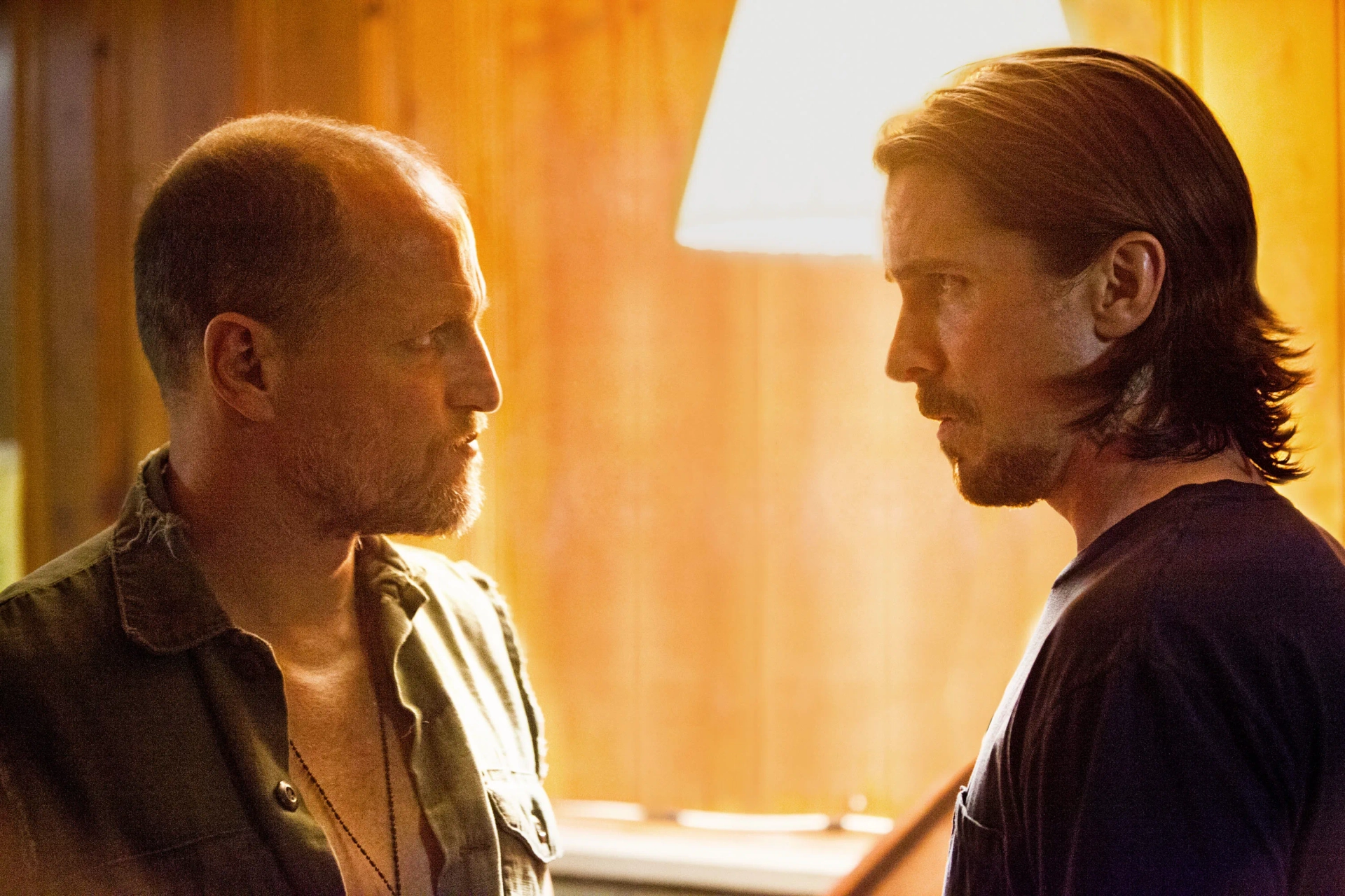 Christian Bale and Woody Harrelson in Out of the Furnace (2013)