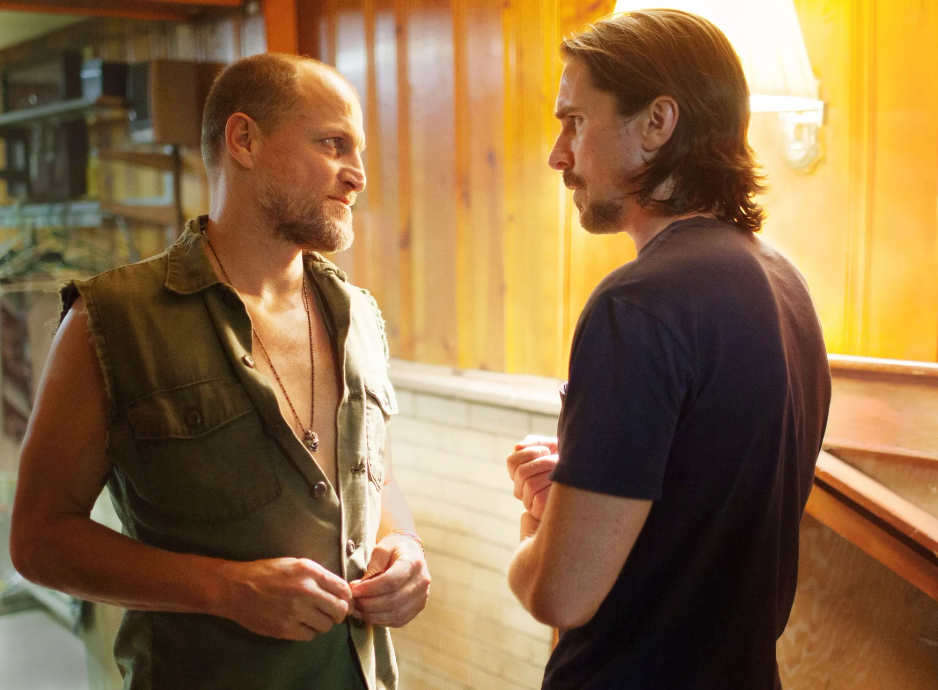 Christian Bale and Woody Harrelson in Out of the Furnace (2013)