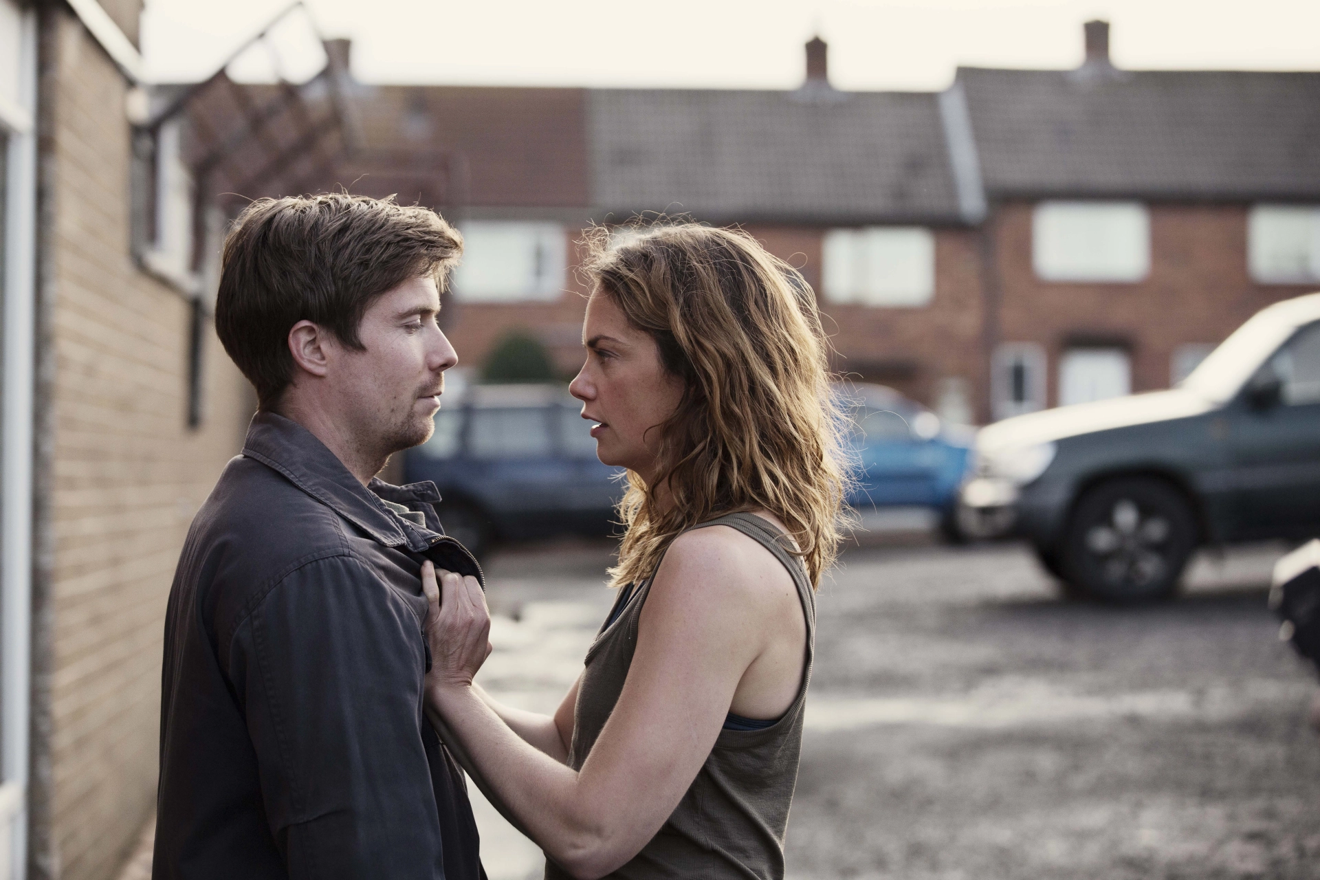 Joe Dempsie and Ruth Wilson in Dark River (2017)