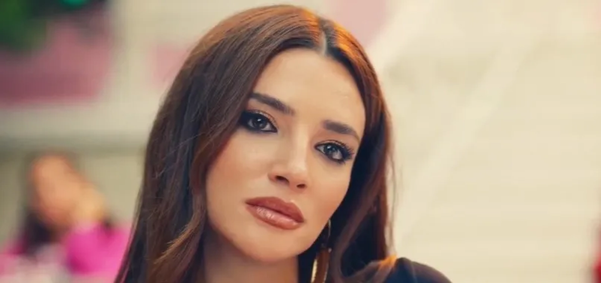 Zehra Yilmaz in Yaz Sarkisi (2023)