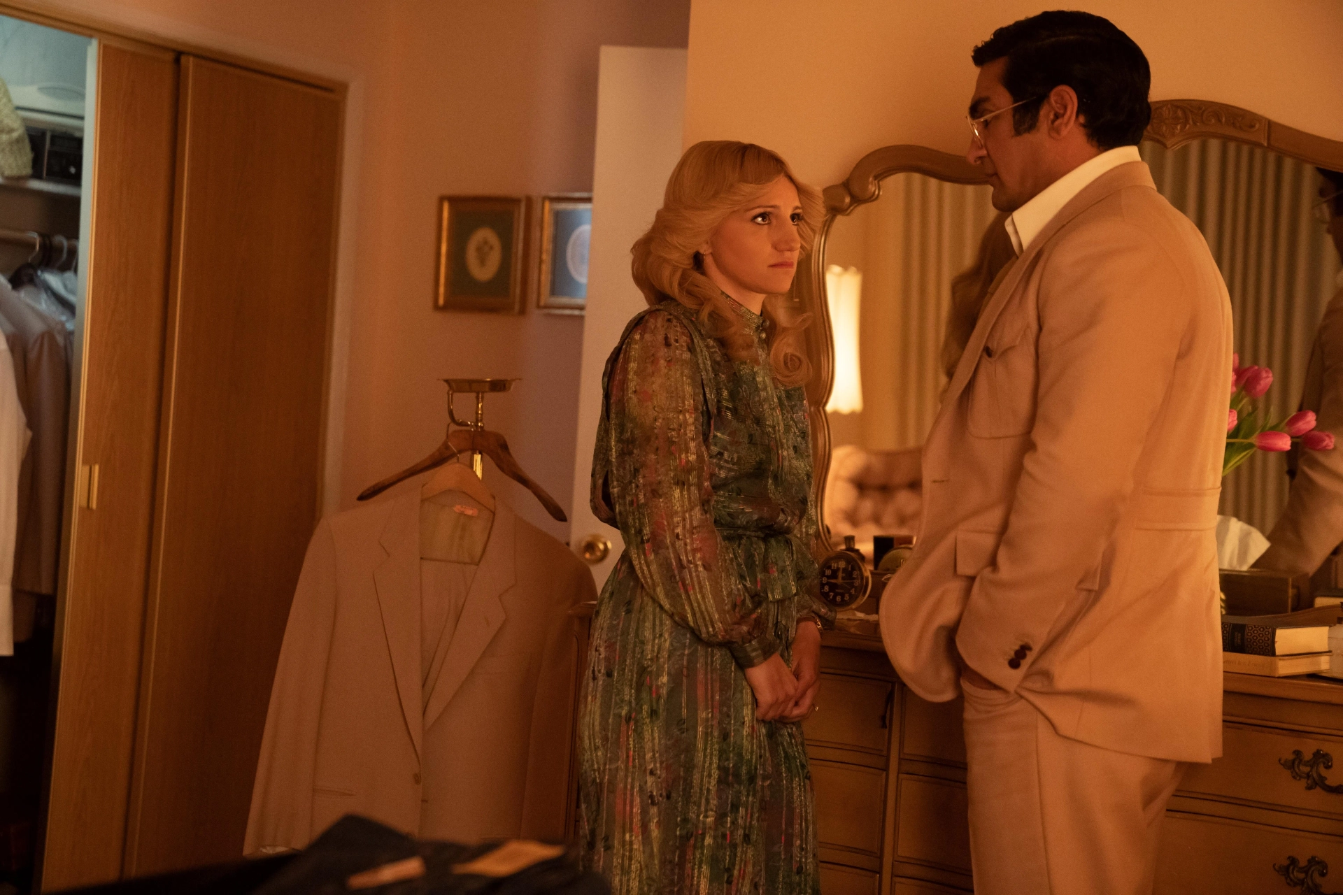 Annaleigh Ashford and Kumail Nanjiani in Welcome to Chippendales (2022)