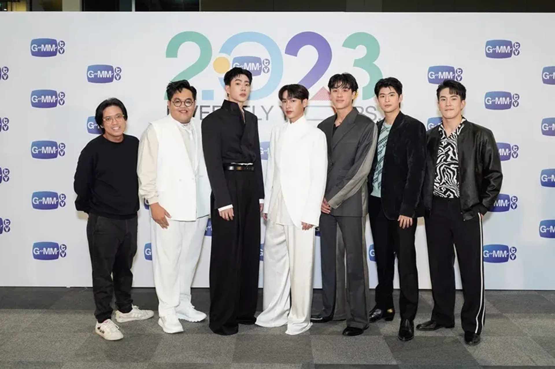 Golf Sakon Wongsinwiset, Trai Nimtawat, Pakin Kunaanuvit, Jaruwat Cheawaram, Atthaphan Phunsawat, Chatchawit Techarukpong, and Jumpol Adulkittiporn at an event for Cooking Crush (2023)