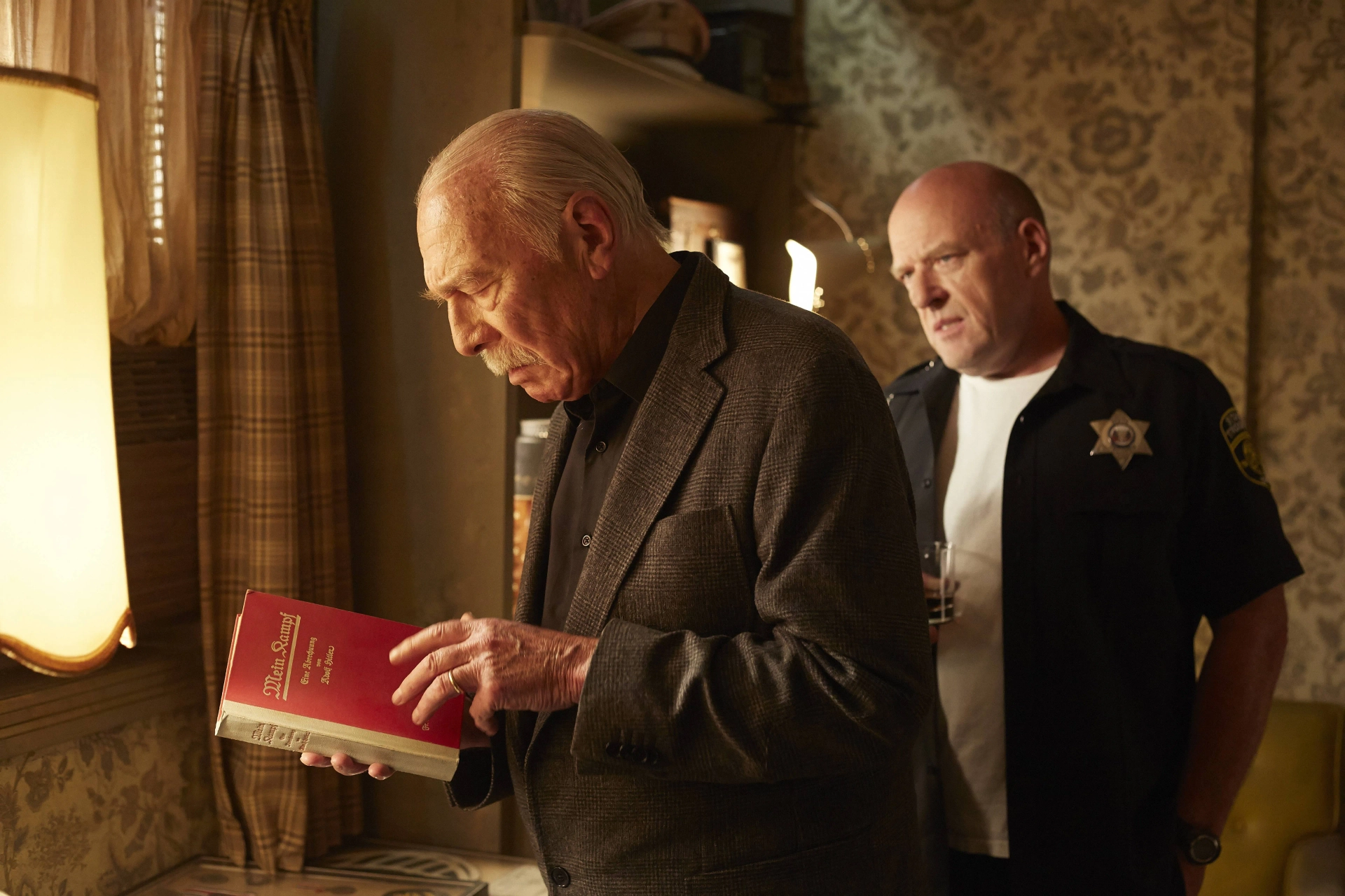 Christopher Plummer and Dean Norris in Remember (2015)