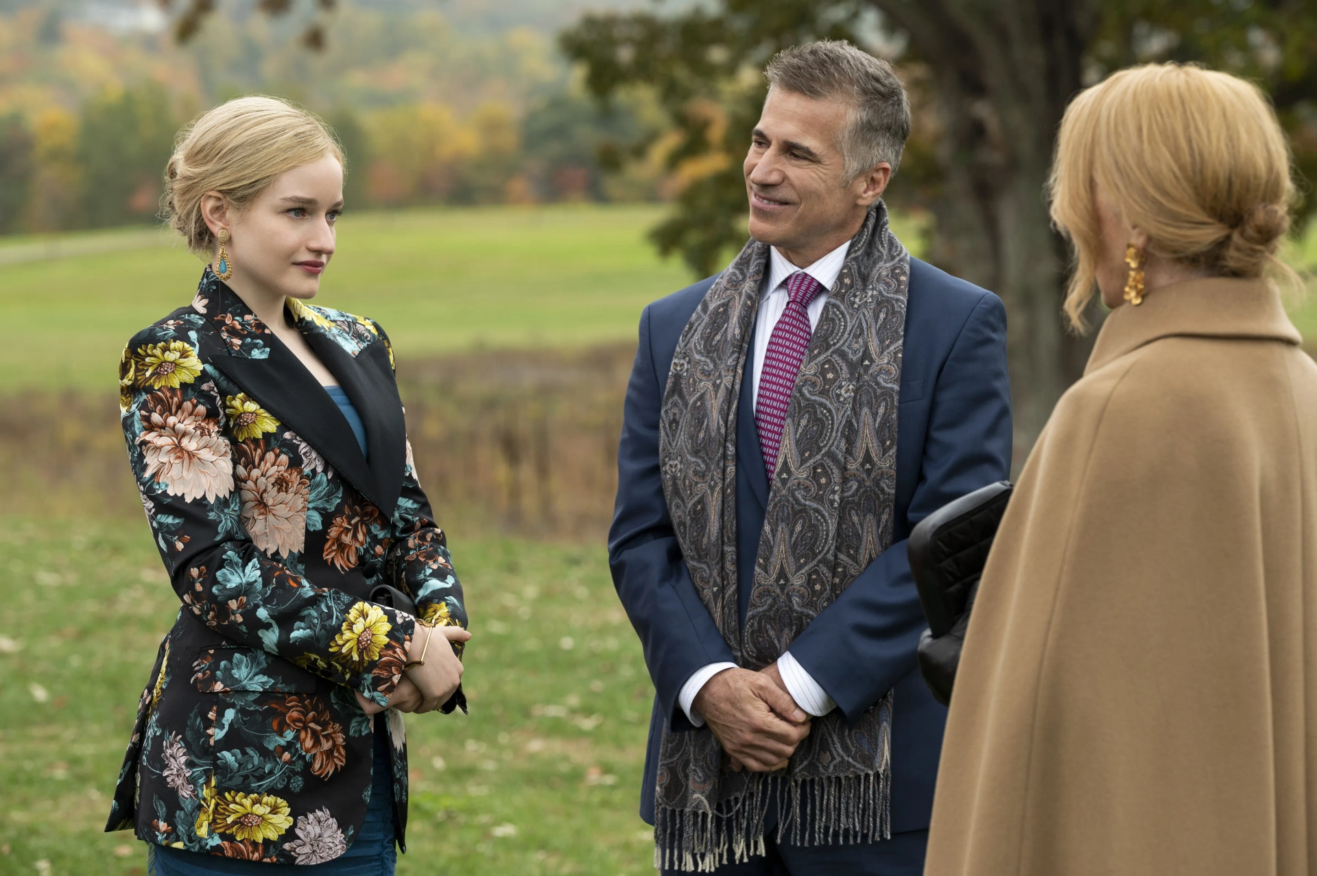 Richie Herschenfeld and Julia Garner in Inventing Anna: Two Birds, One Throne (2022)