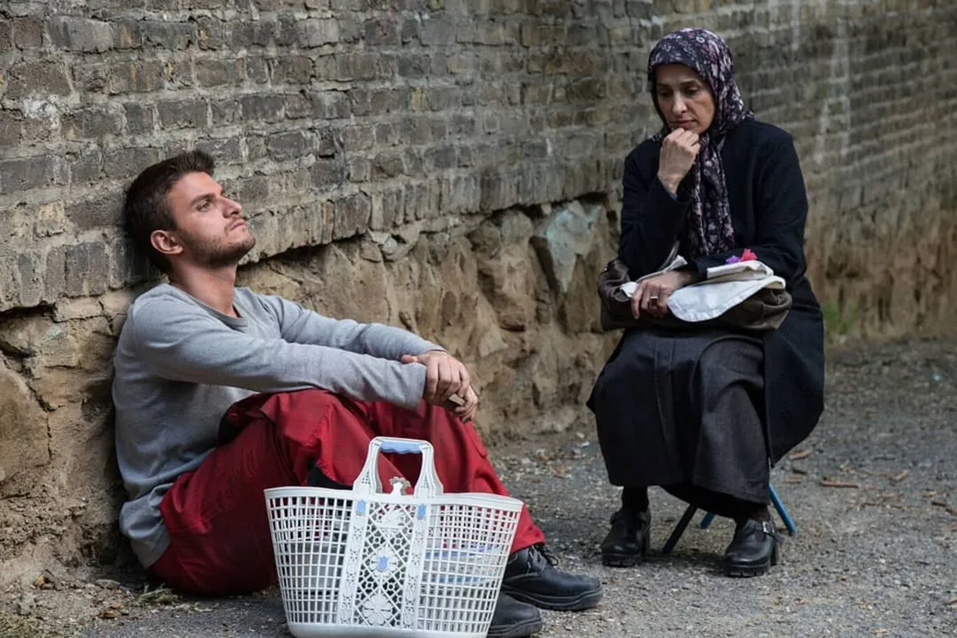 Maedeh Tahmasebi and Dara Hayayee in From Destiny (2019)