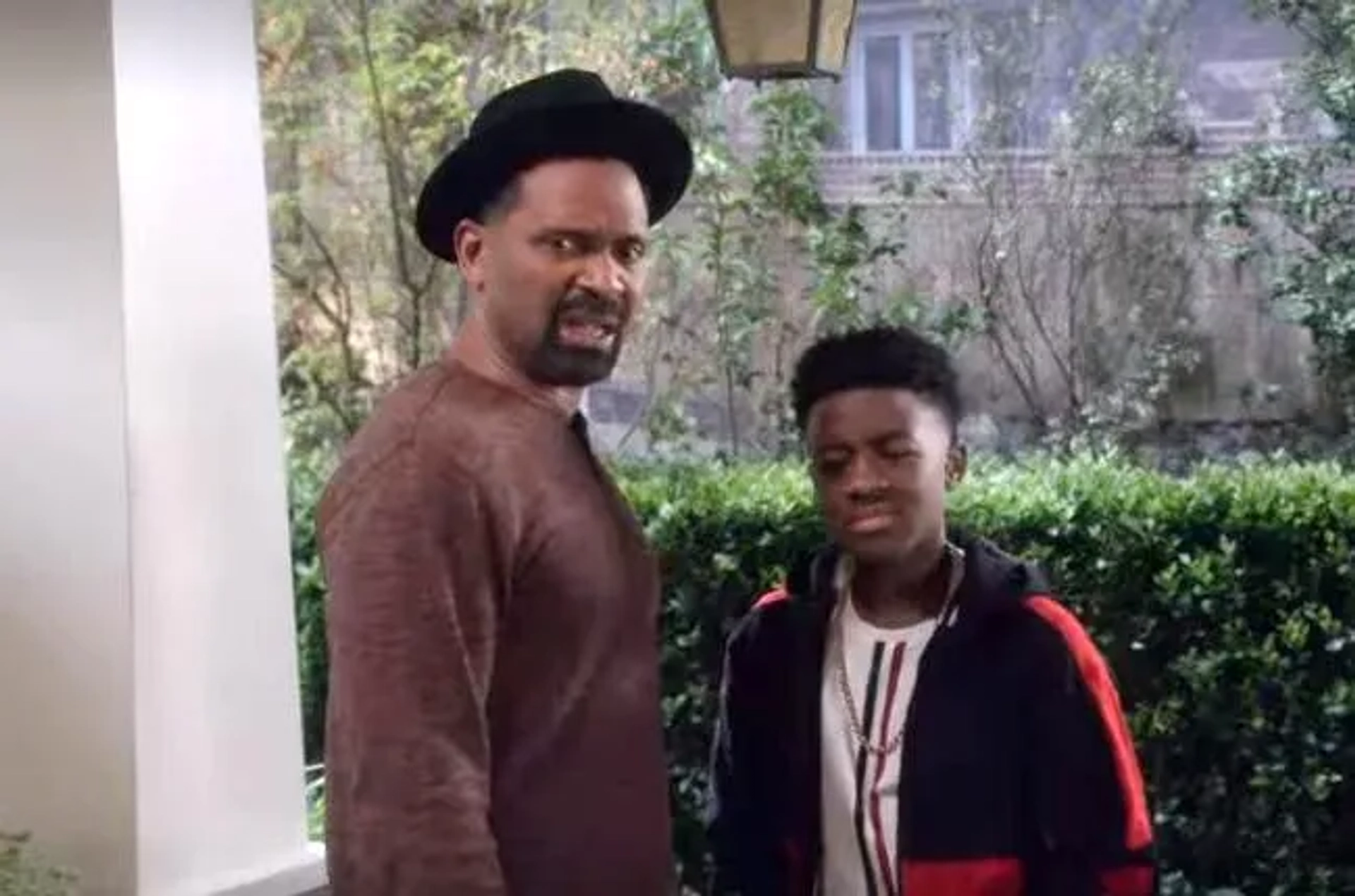 Mike Epps and Diamond Lyons in The Upshaws (2021)