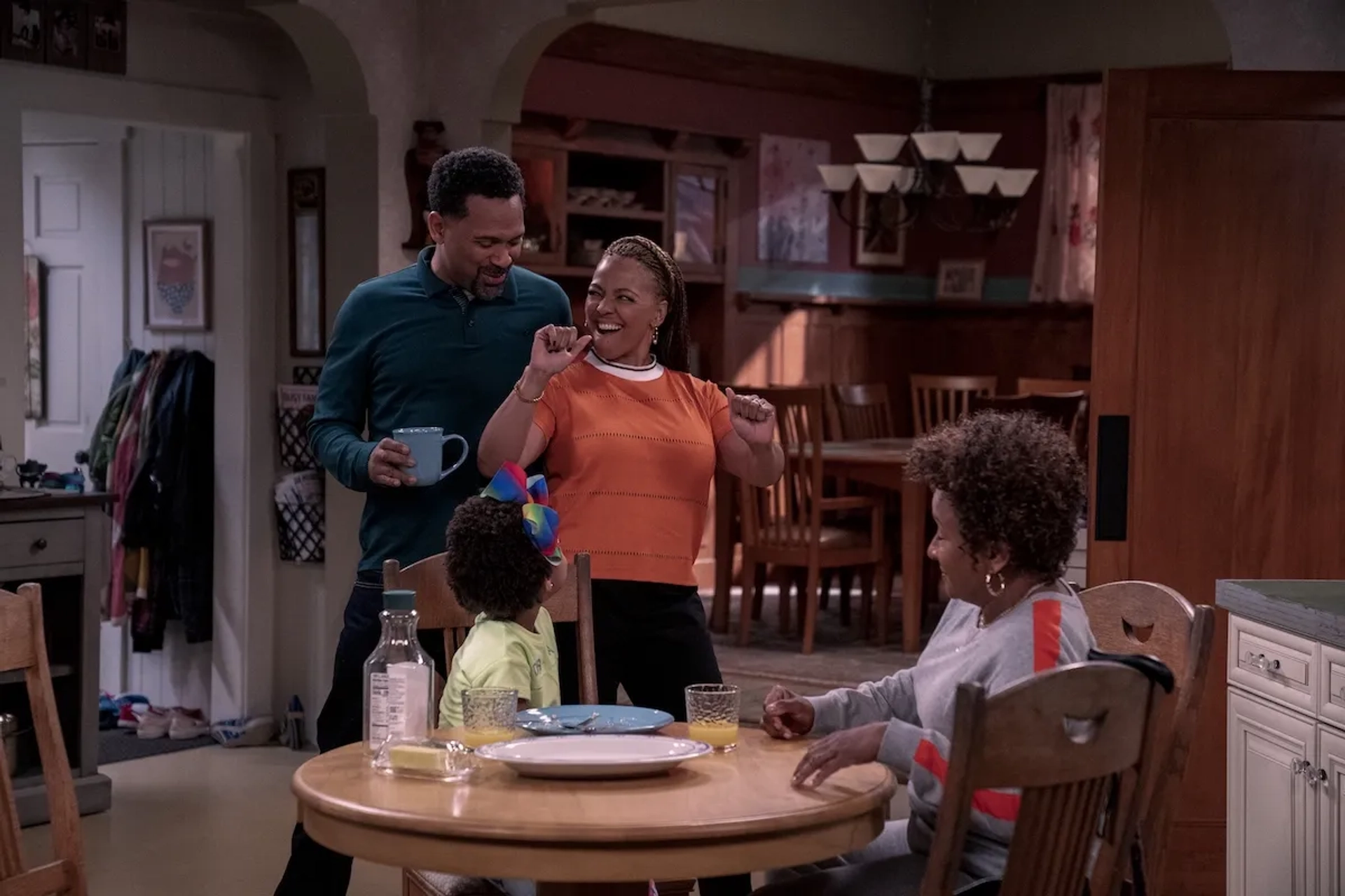 Kim Fields, Mike Epps, and Wanda Sykes in The Upshaws (2021)