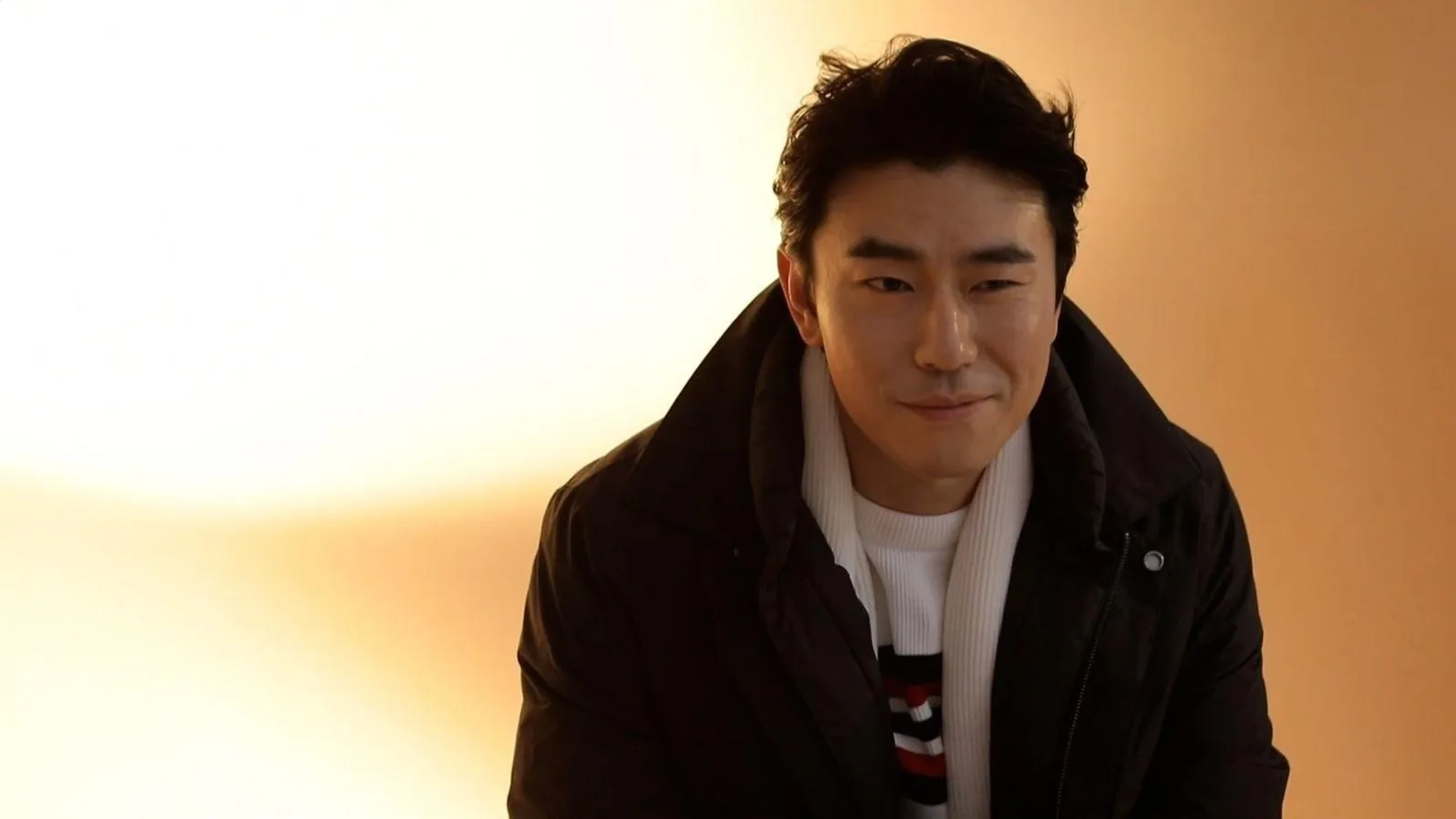 Lee Si-eon in I Live Alone: Idiot's Autumn Photoshoot (Kian84/Lee Si Eon/Sung Hoon)/My Love, Always Be With Me Even If You Are Far Away (Dam Bi) (2020)