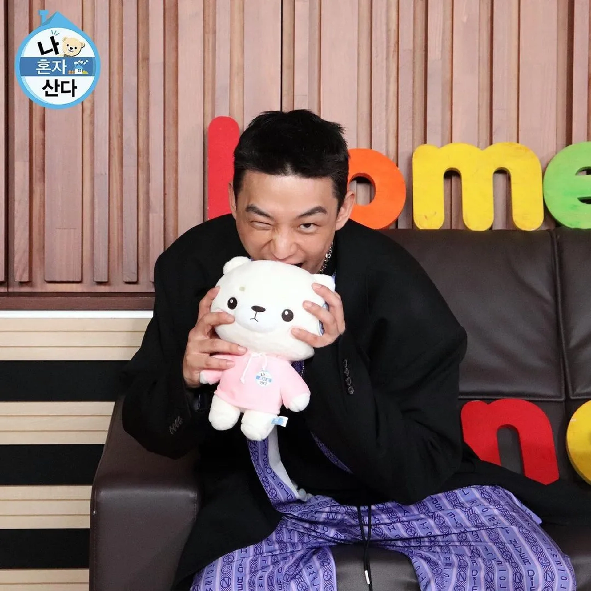 Yoo Ah-in in I Live Alone: Give & Take (kian84) / Yoo Ah-in Like We've Never Seen Him Before Pt. 1 (2020)